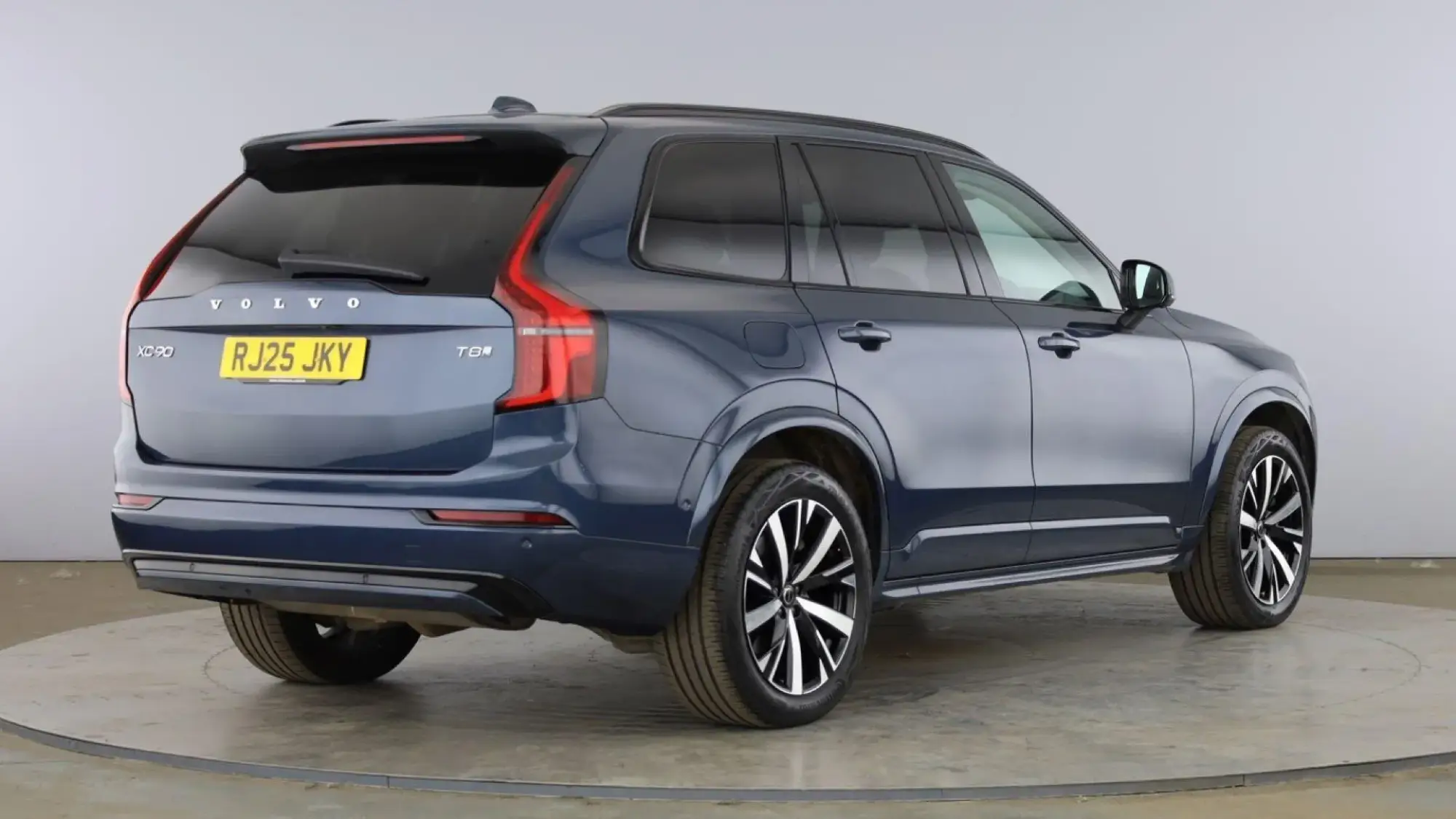 Volvo XC90 Plug-In Hybrid 2.0 T8 18.8kWh Plus Auto 4WD Euro 6 (s/s) 5dr RJ25JKY Image 3 Volvo XC90 Plug-In Hybrid 2.0 T8 18.8kWh Plus Auto 4WD Euro 6 (s/s) 5dr RJ25JKY Image 3