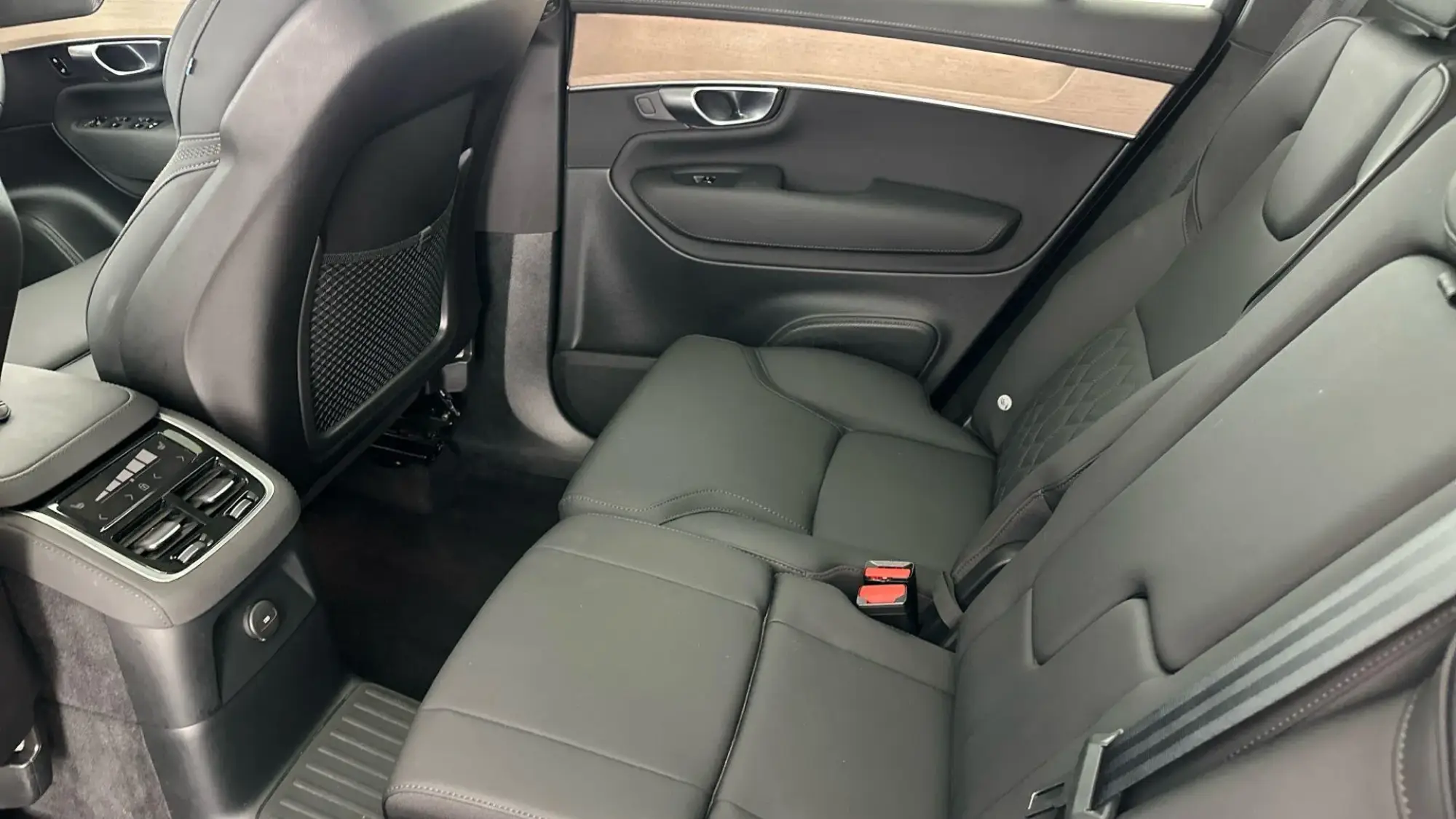 Volvo XC90 Plug-In Hybrid Image 7 Volvo XC90 Plug-In Hybrid Image 7