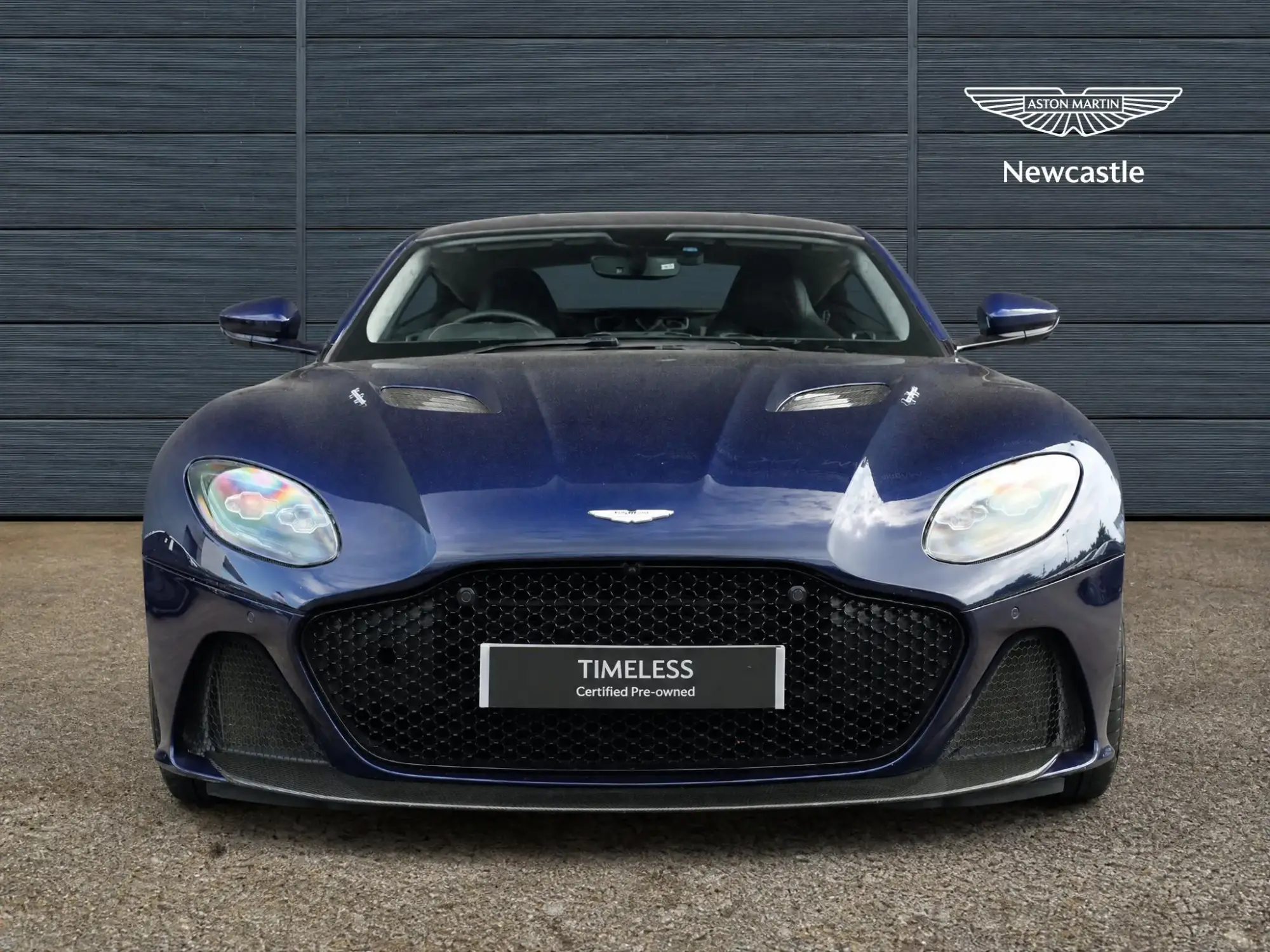 Aston Martin DBS Image 2