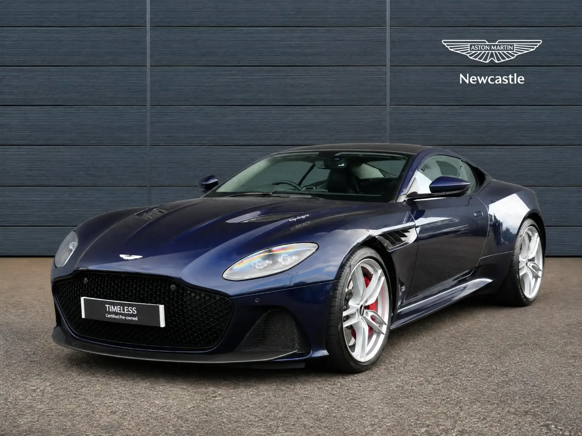 Aston Martin DBS Image 3