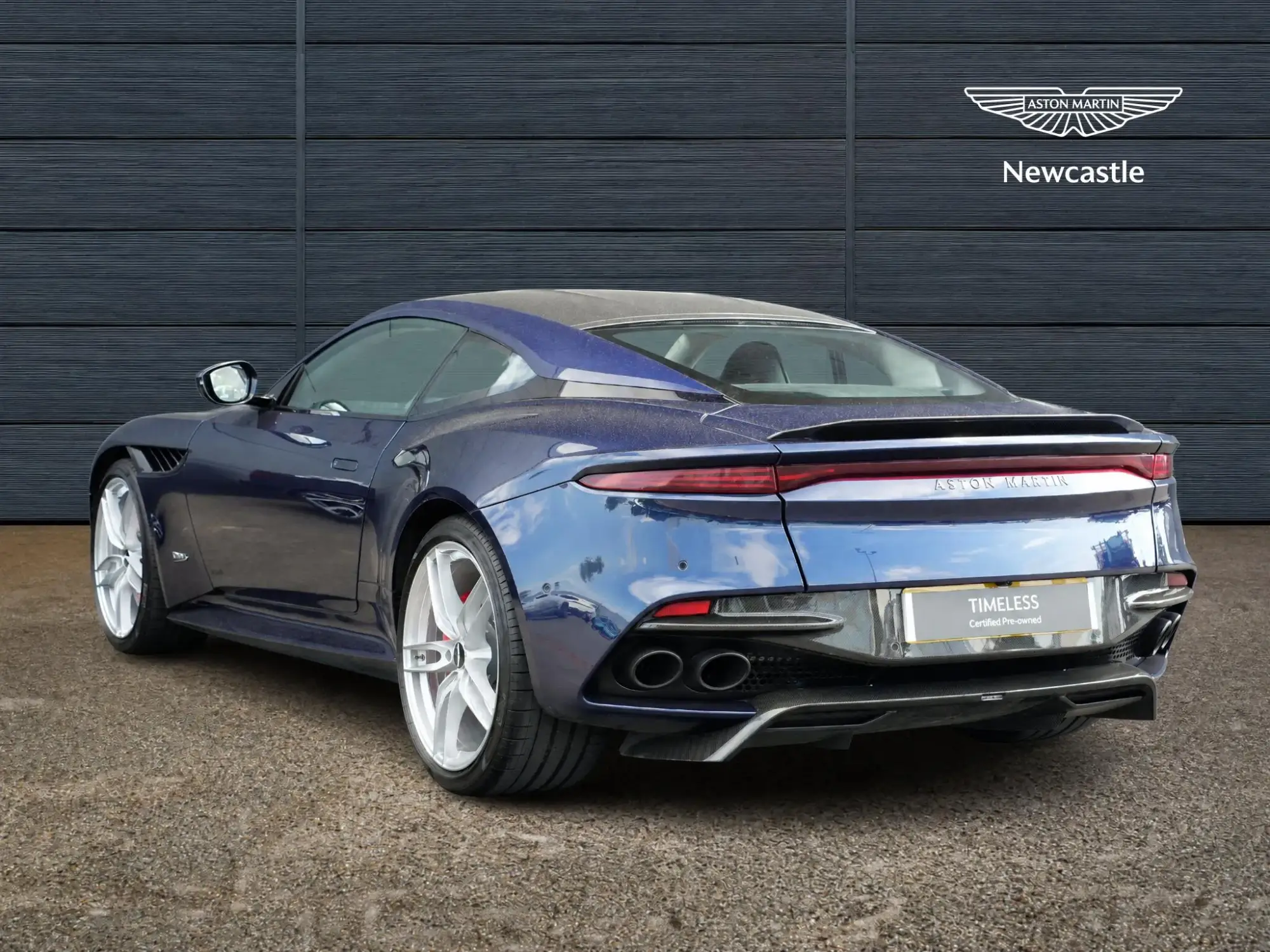 Aston Martin DBS Image 4