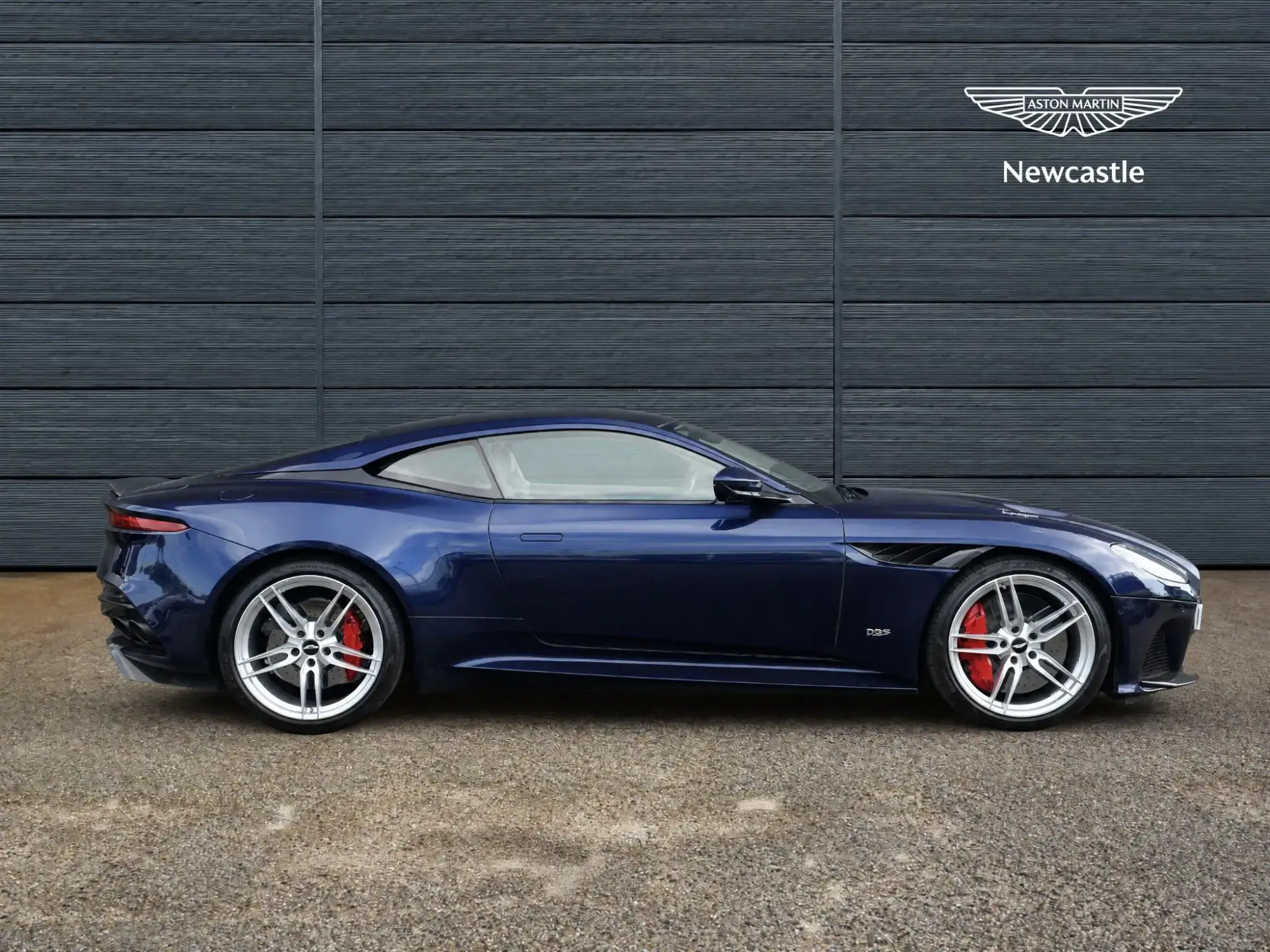 Aston Martin DBS Image 7