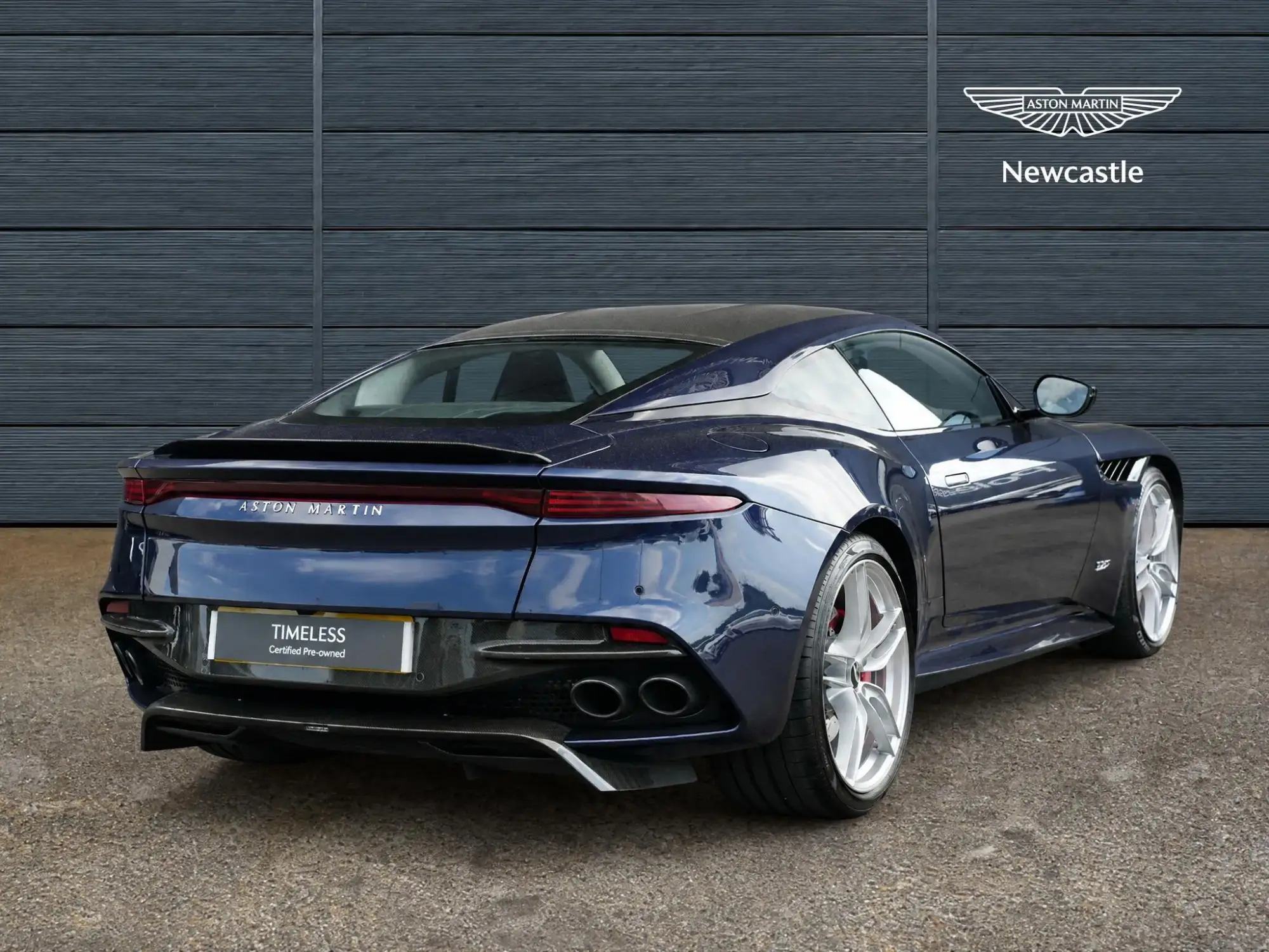 Aston Martin DBS Image 8