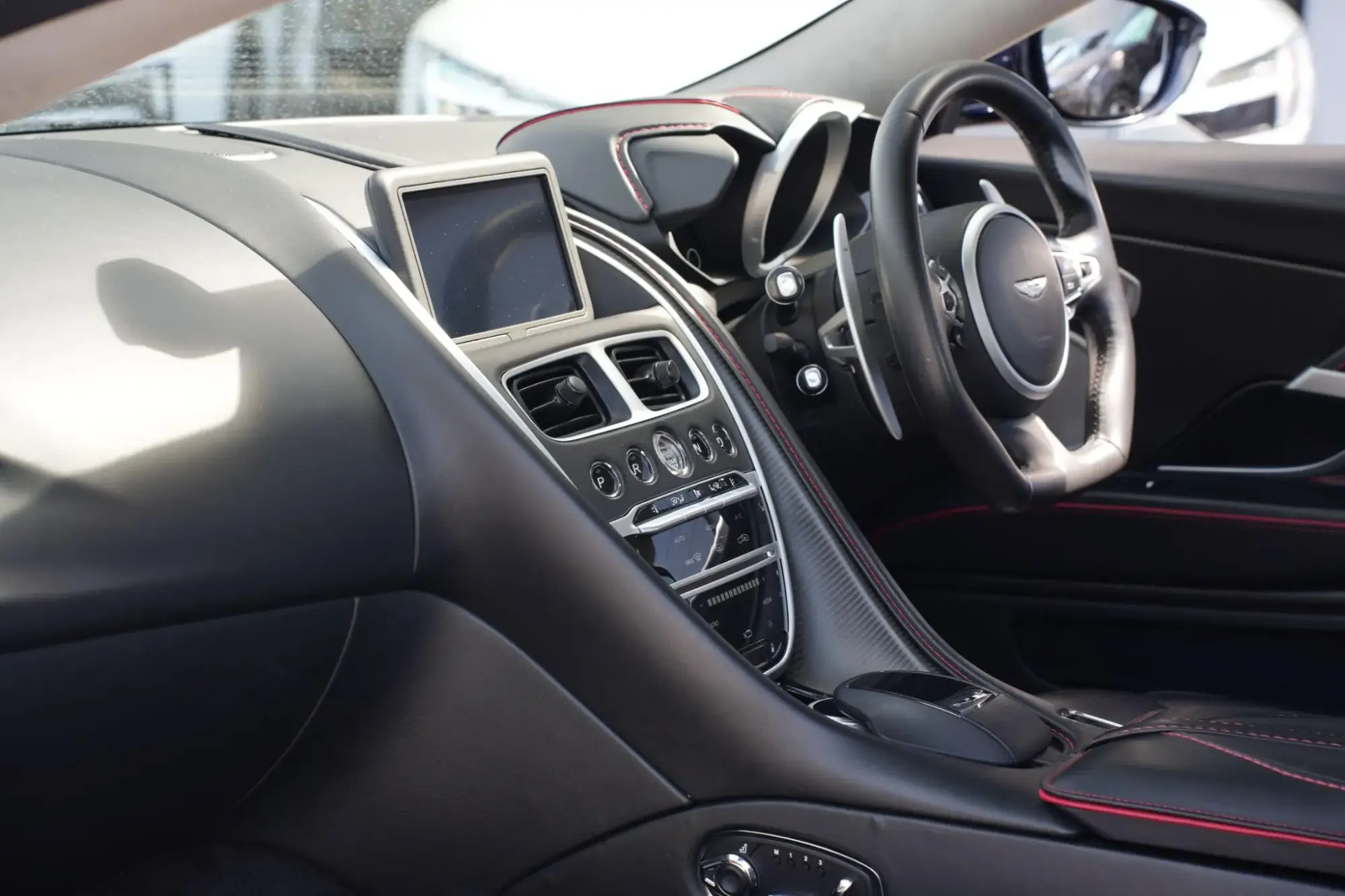 Aston Martin DBS Image 10