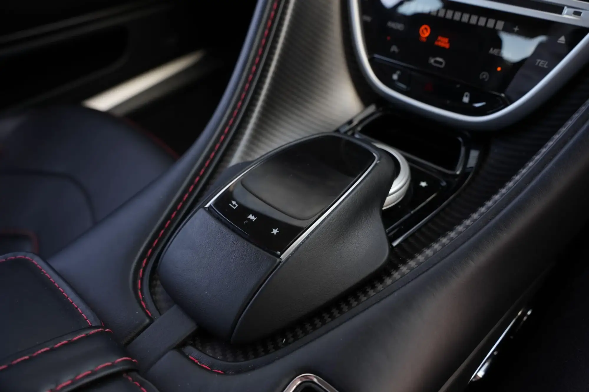 Aston Martin DBS Image 12