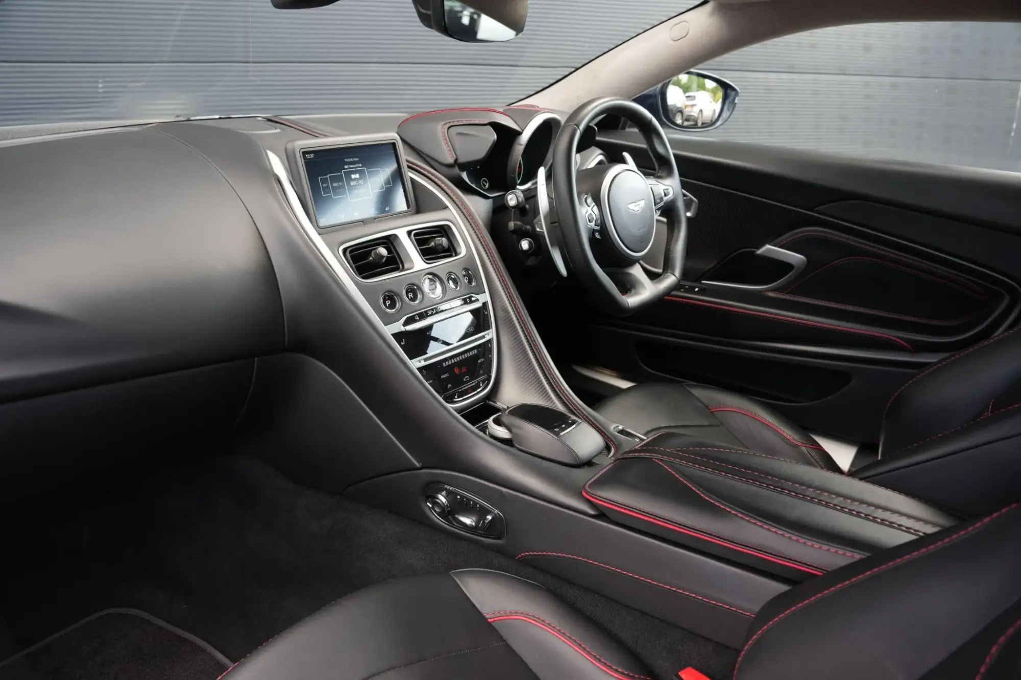 Aston Martin DBS Image 16