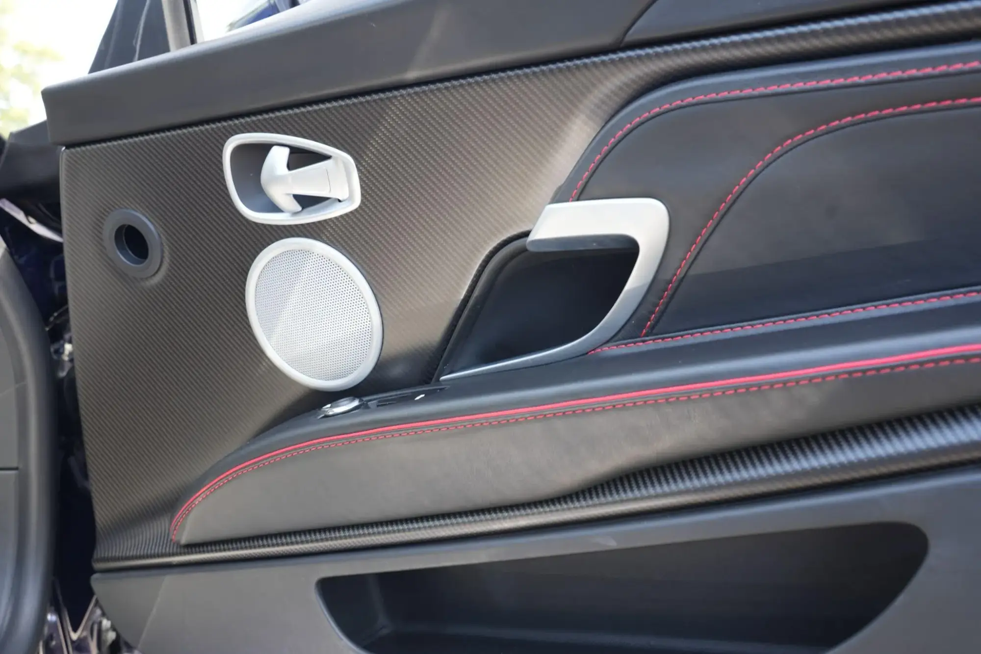 Aston Martin DBS Image 27