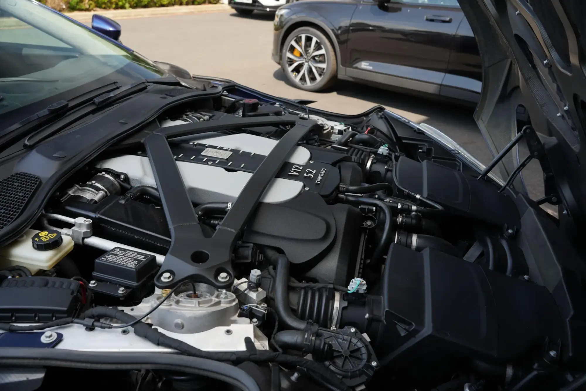 Aston Martin DBS Image 29