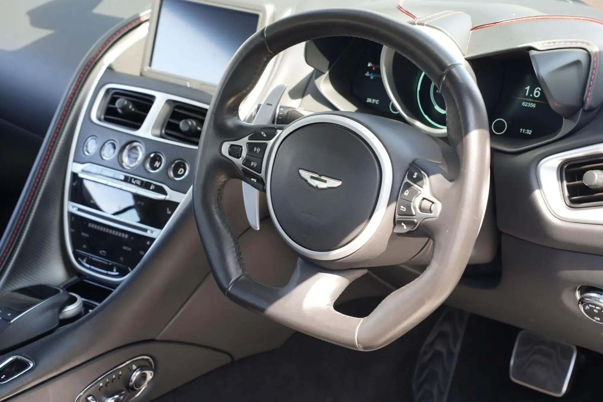 Aston Martin DBS Image 39