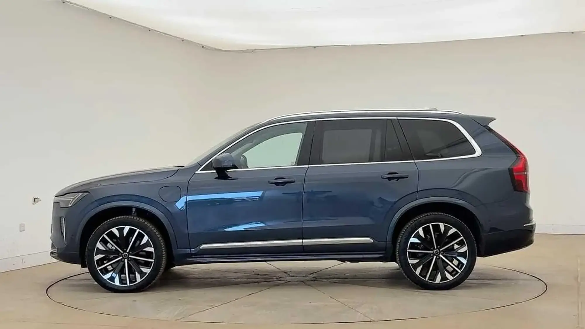 Volvo XC90 Plug-In Hybrid Image 6 Volvo XC90 Plug-In Hybrid Image 6
