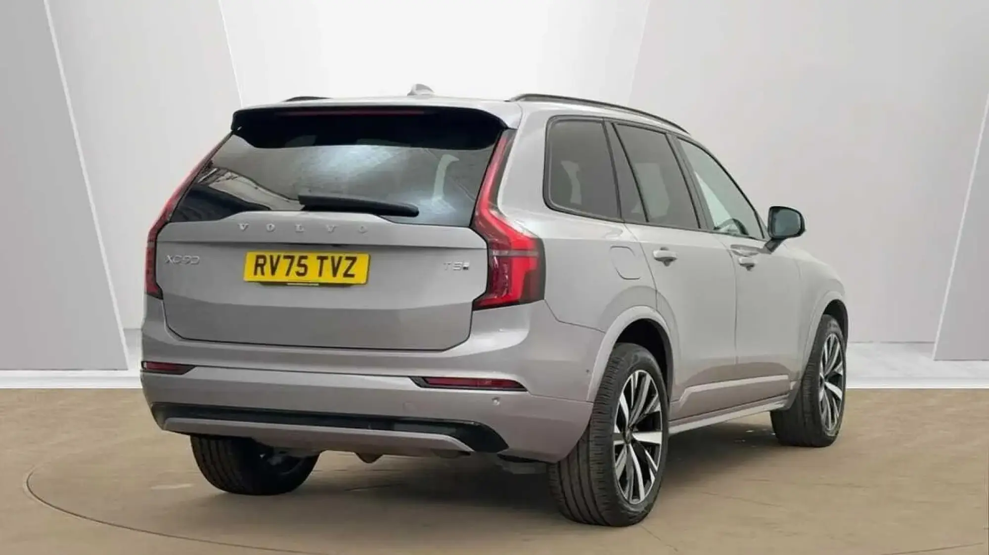 Volvo XC90 Plug-In Hybrid 2.0 T8 18.8kWh Plus Auto 4WD Euro 6 (s/s) 5dr RV75TVZ Image 3 Volvo XC90 Plug-In Hybrid 2.0 T8 18.8kWh Plus Auto 4WD Euro 6 (s/s) 5dr RV75TVZ Image 3
