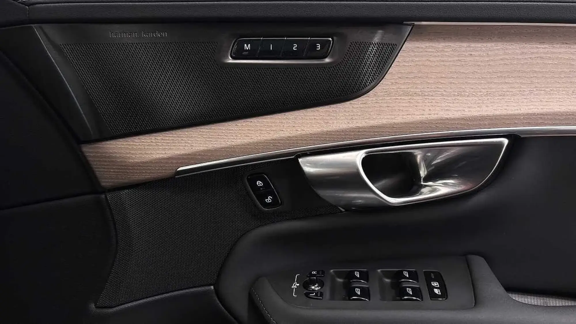 Volvo XC90 Plug-In Hybrid Image 27 Volvo XC90 Plug-In Hybrid Image 27