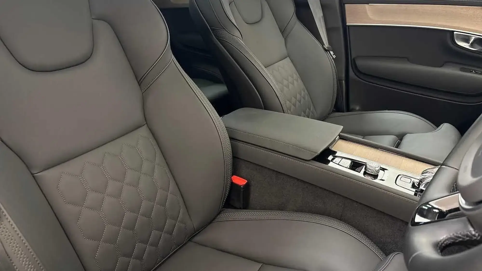 Volvo XC90 Plug-In Hybrid Image 29 Volvo XC90 Plug-In Hybrid Image 29