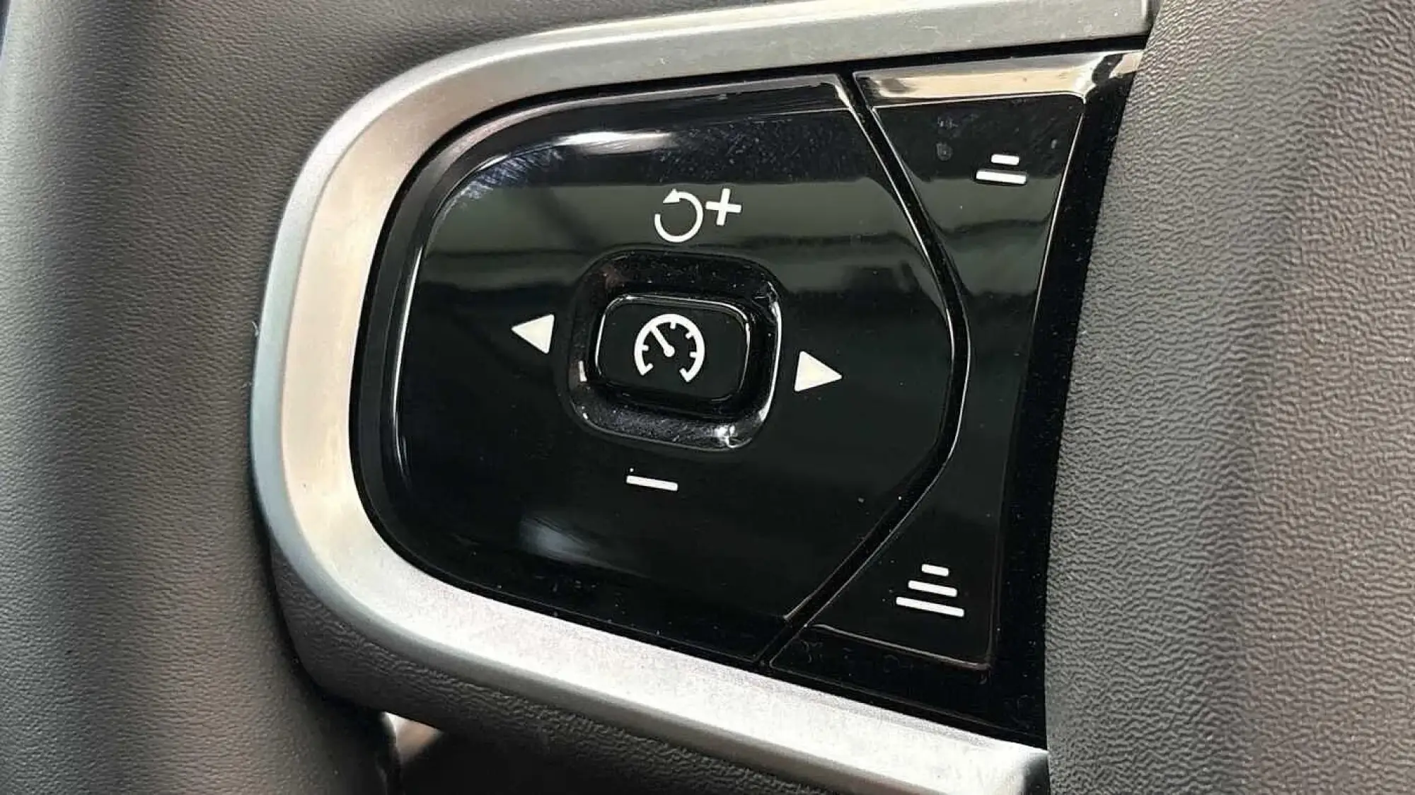 Volvo XC90 Plug-In Hybrid Image 31 Volvo XC90 Plug-In Hybrid Image 31