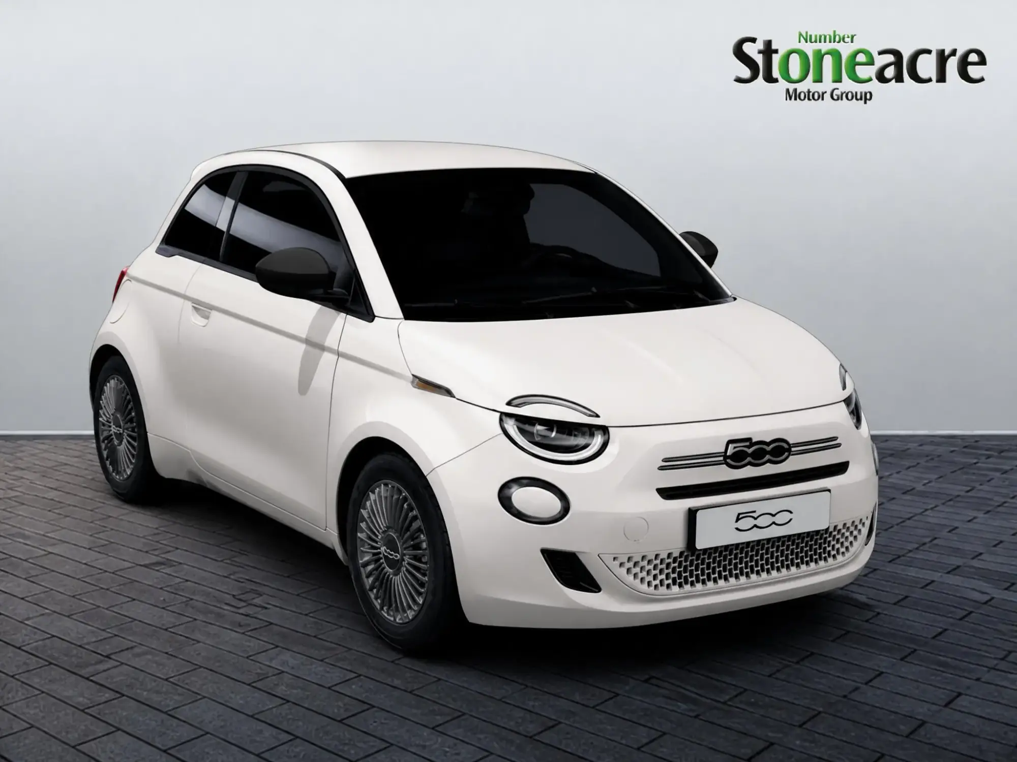 Fiat 500 1.0 Hybrid Icon Euro 6 (s/s) 3dr Image 1 Fiat 500 1.0 Hybrid Icon Euro 6 (s/s) 3dr Image 1