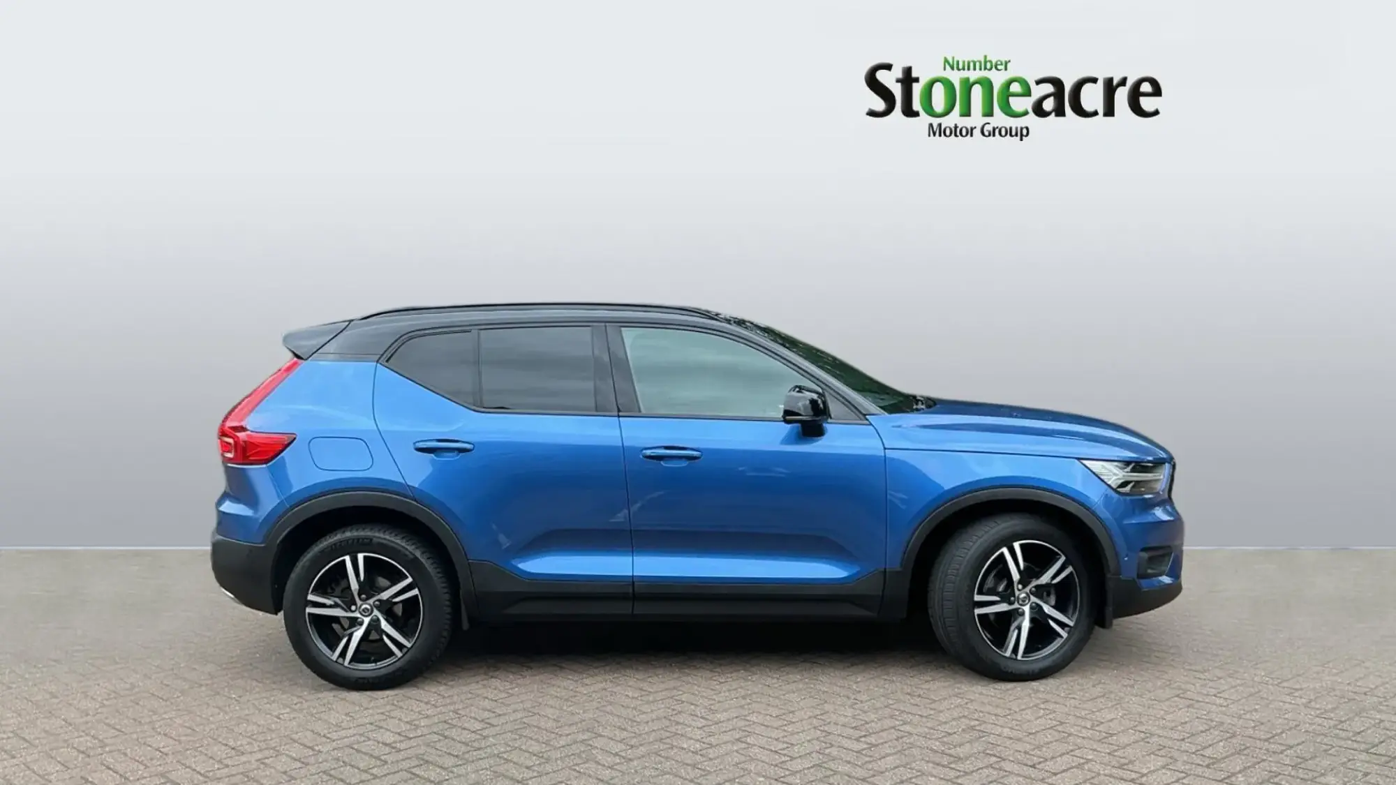 Volvo XC40 2.0 D3 R-Design Euro 6 (s/s) 5dr RJ19TYV Image 3