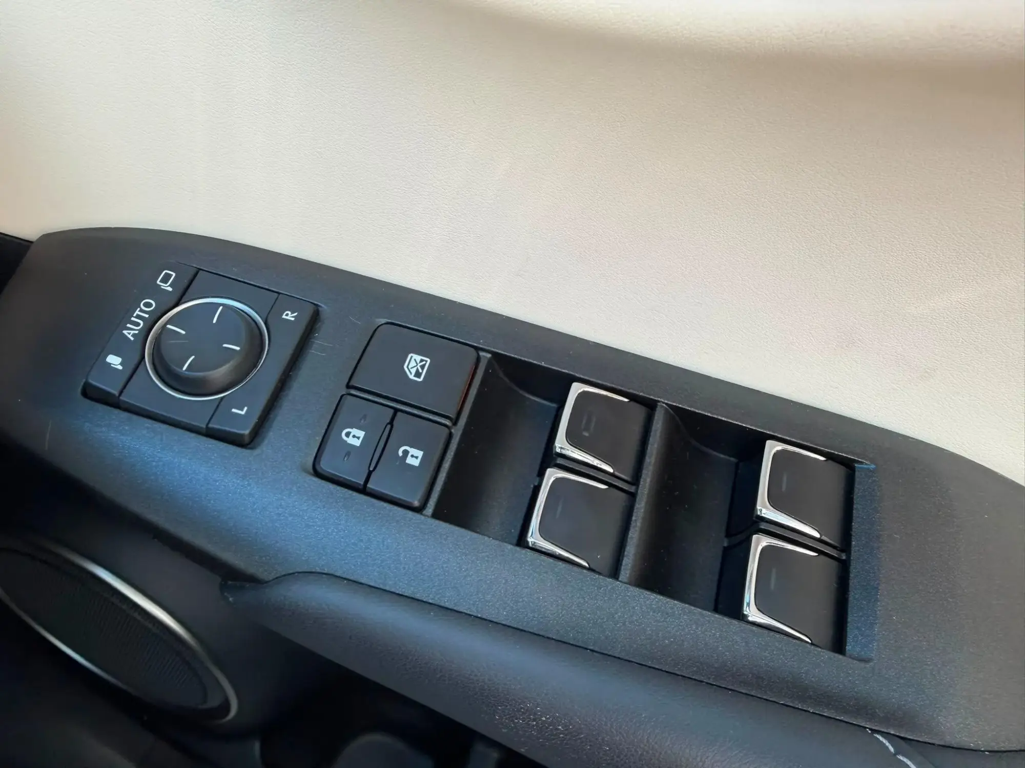 Lexus NX Self-Charging Hybrid Image 25 Lexus NX Self-Charging Hybrid Image 25