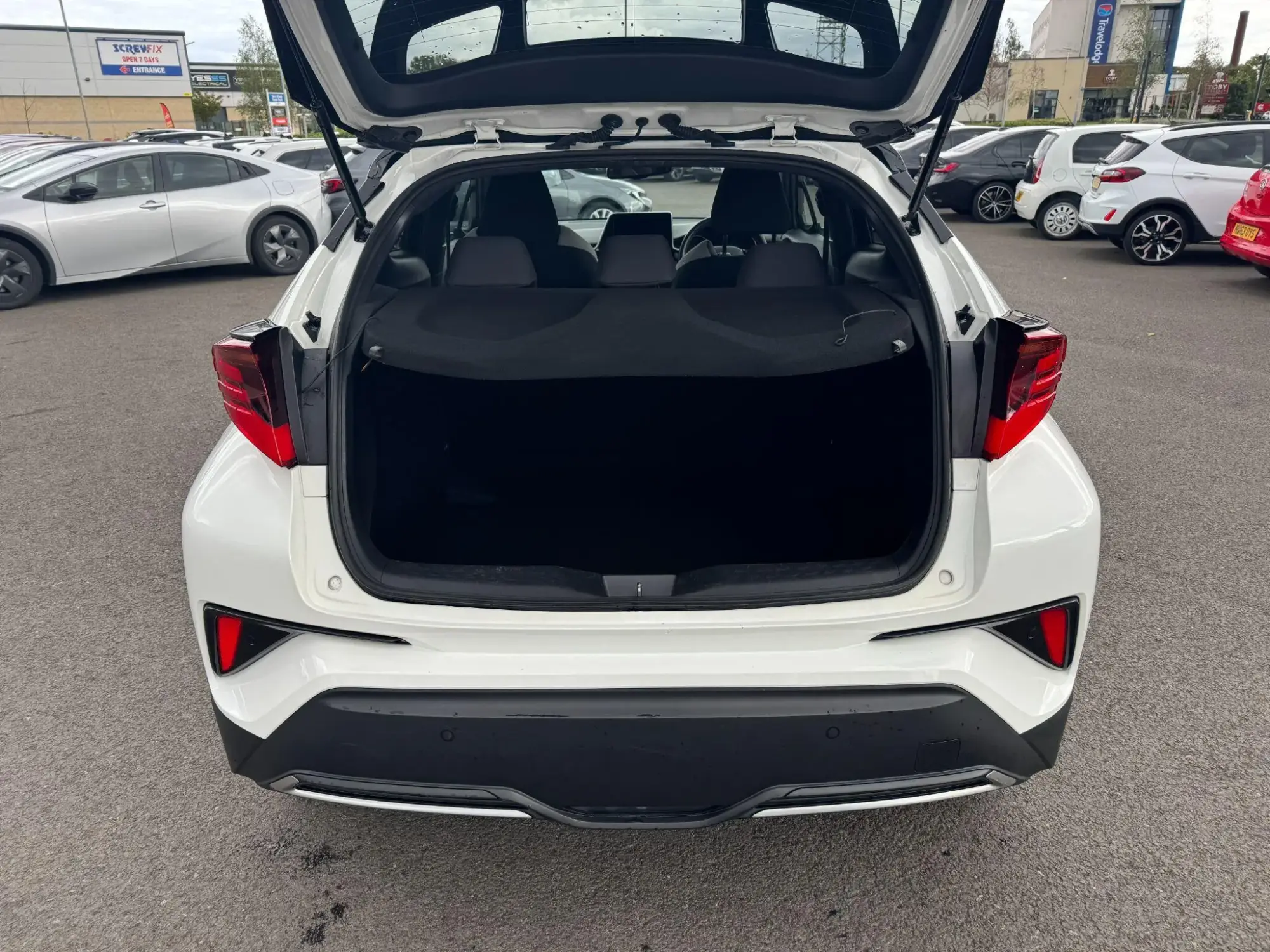 Toyota C-HR Self-Charging Hybrid Image 10 Toyota C-HR Self-Charging Hybrid Image 10