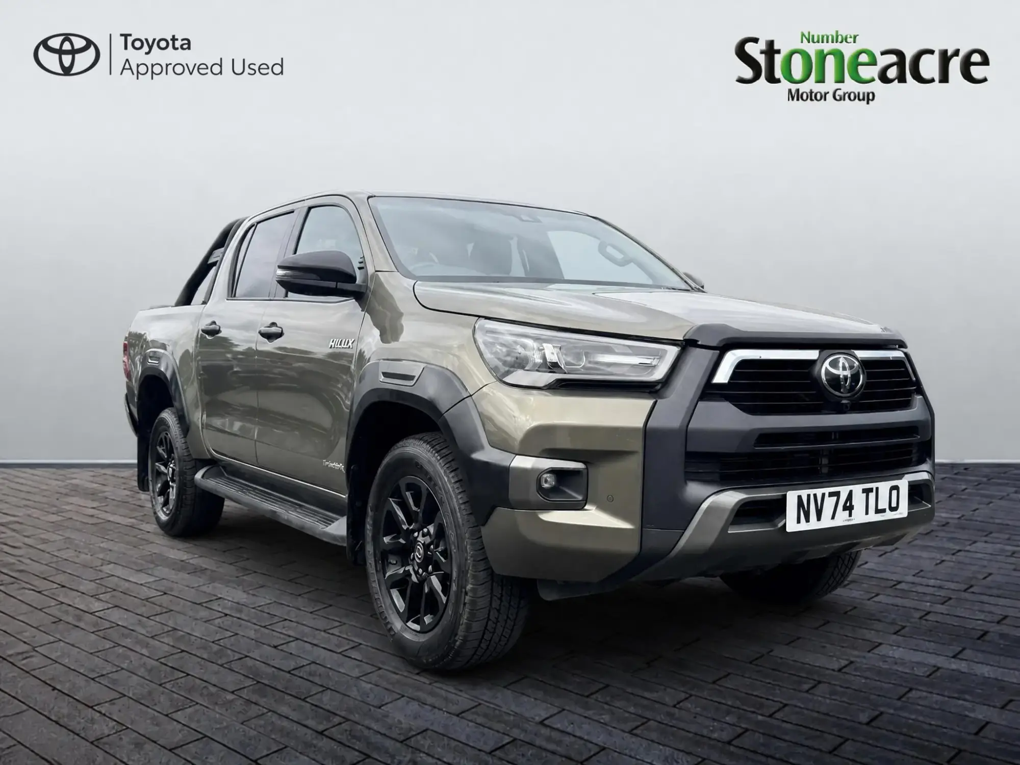Toyota Hilux 2.8 D-4D-h Invincible X Auto 4WD Euro 6 4dr NV74TLO Image 1 Toyota Hilux 2.8 D-4D-h Invincible X Auto 4WD Euro 6 4dr NV74TLO Image 1