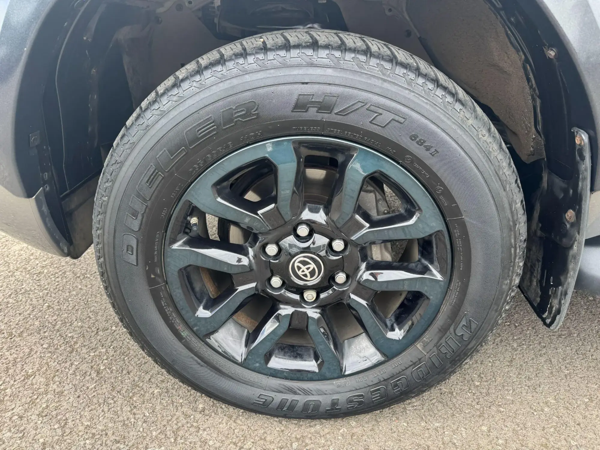 Toyota Hilux Image 8