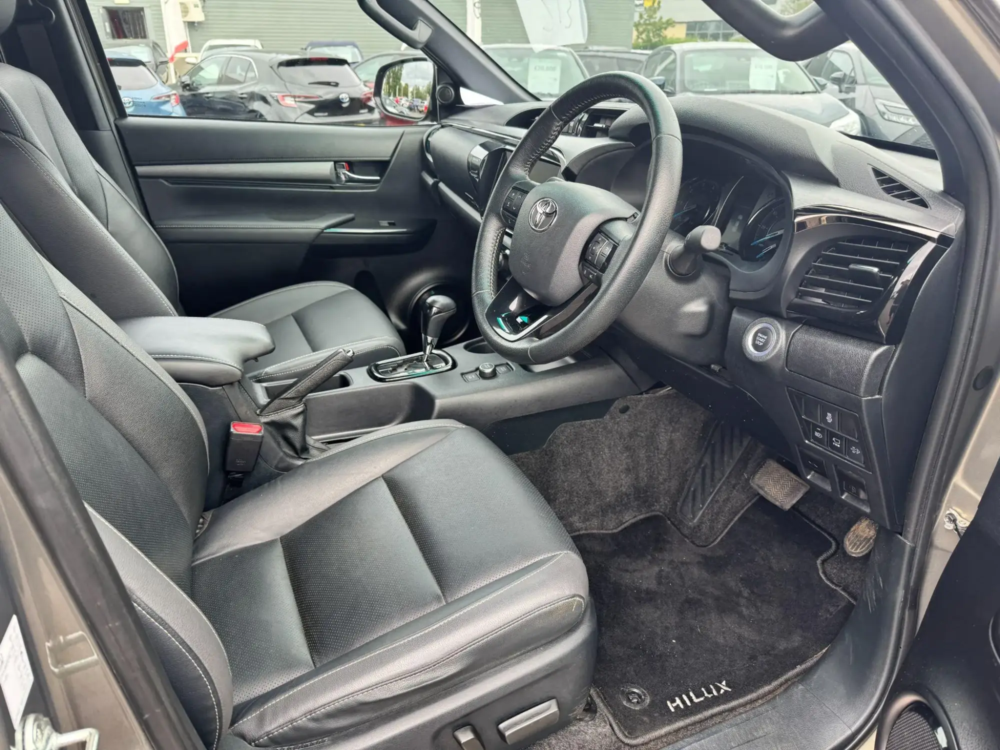Toyota Hilux Image 10