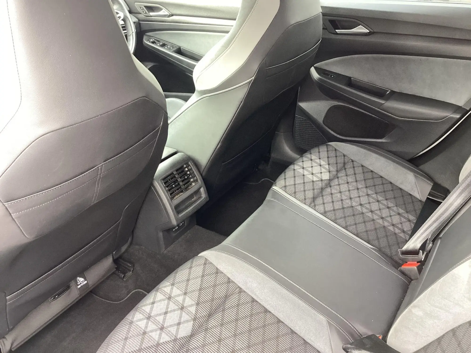 Volkswagen Golf Image 14