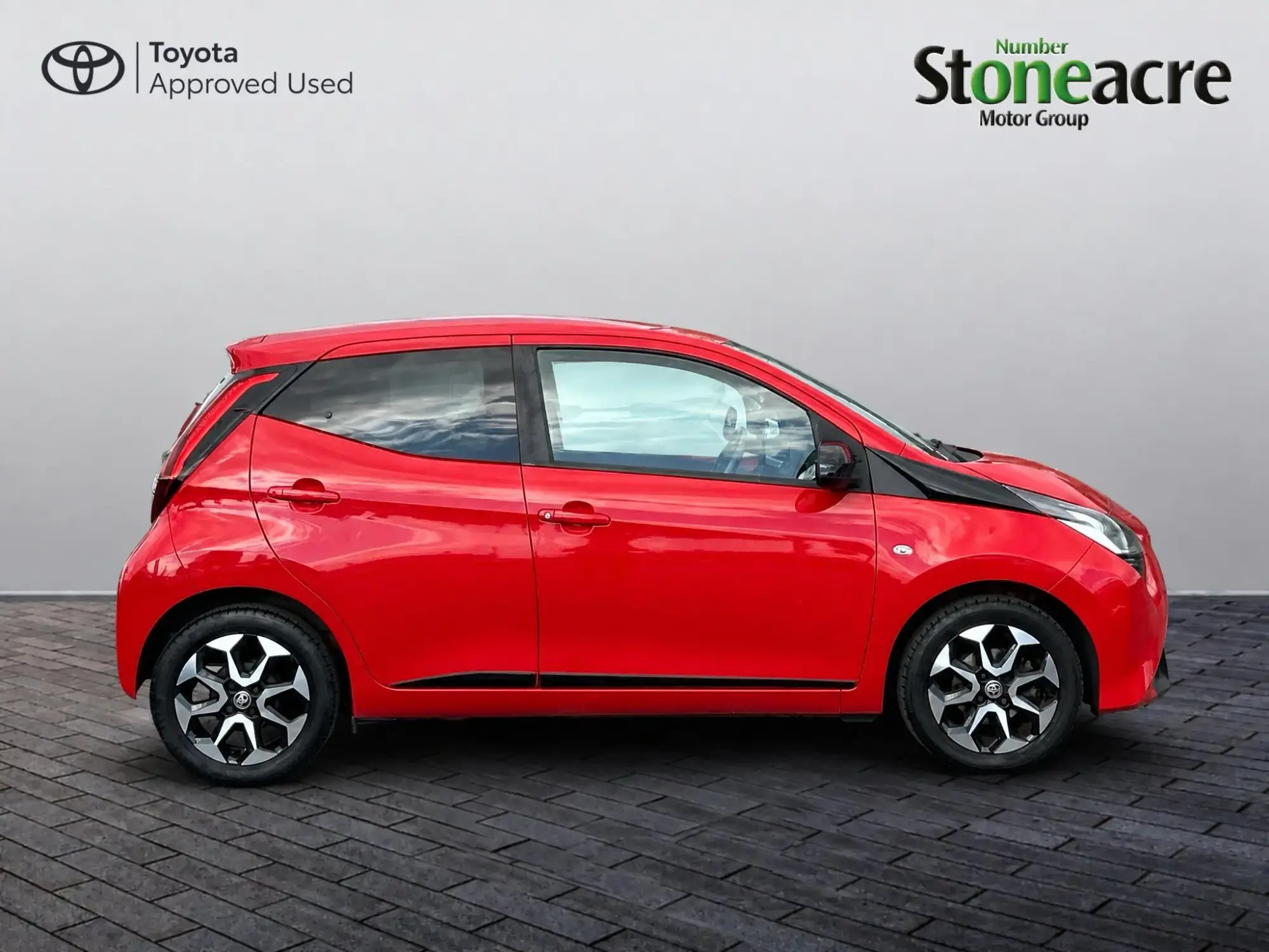 Toyota Aygo 1.0 VVT-i X-Trend 5dr NJ69FLX Image 2 Toyota Aygo 1.0 VVT-i X-Trend 5dr NJ69FLX Image 2