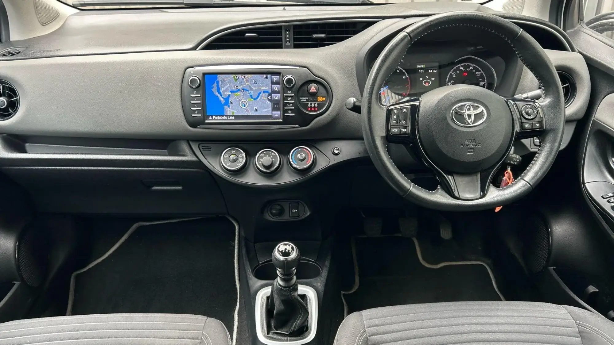 Toyota Yaris Image 9