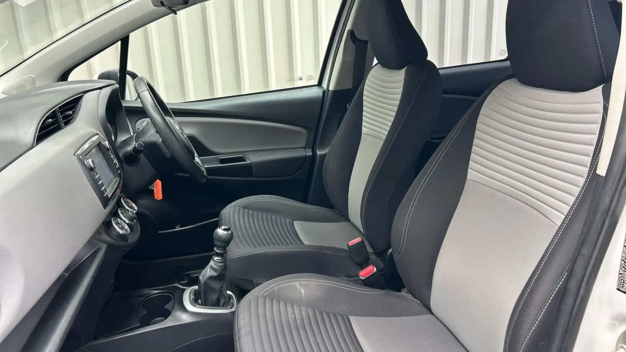 Toyota Yaris Image 14