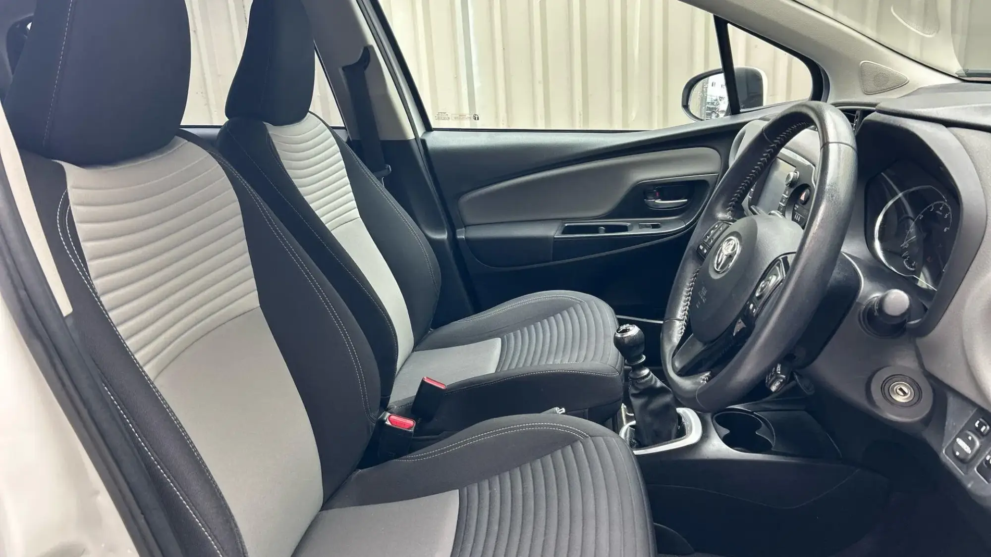 Toyota Yaris Image 15