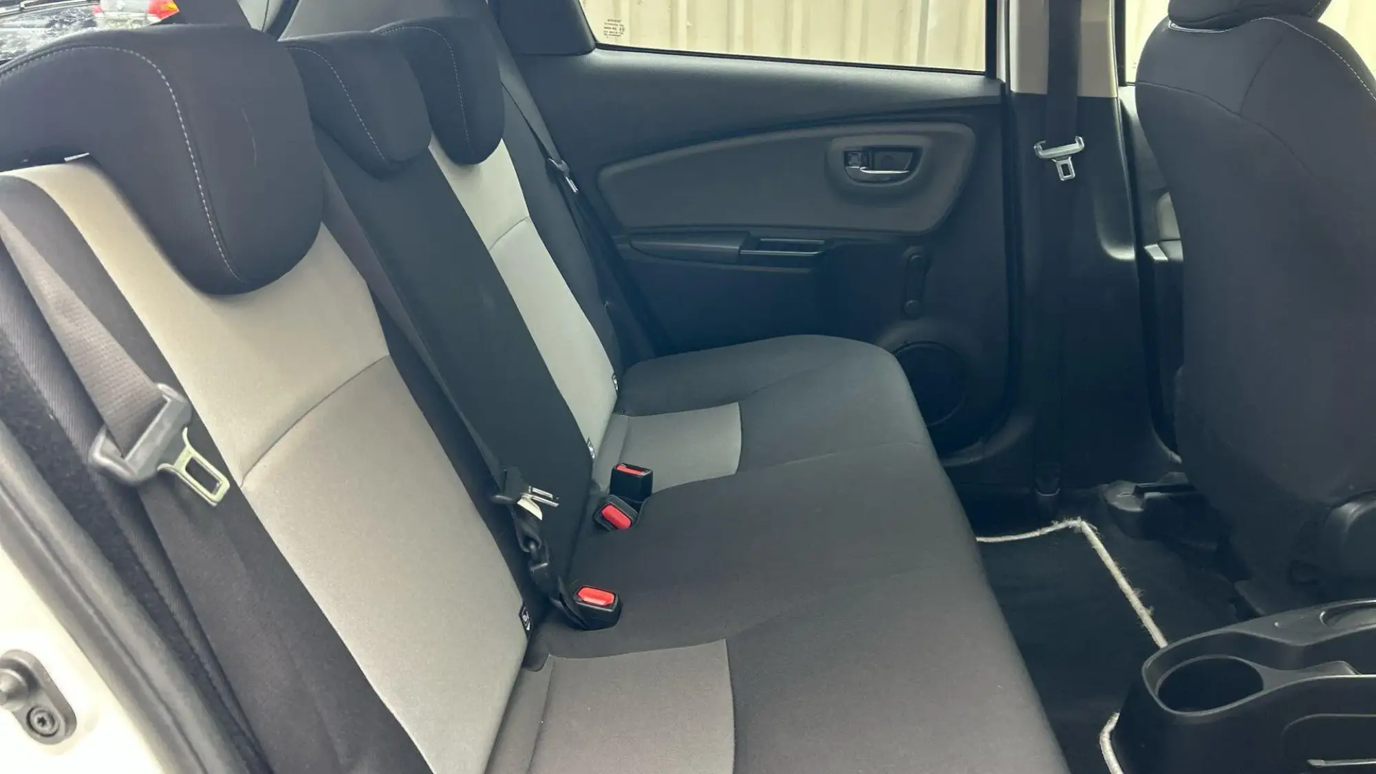 Toyota Yaris Image 16