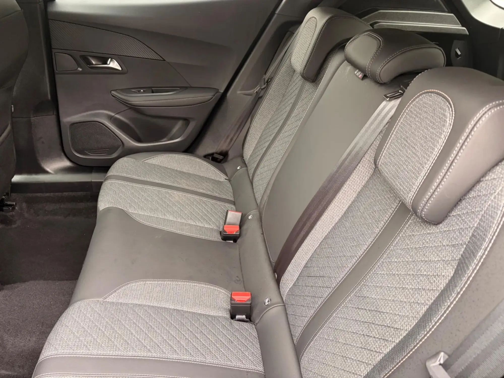 Peugeot E-2008 Image 18
