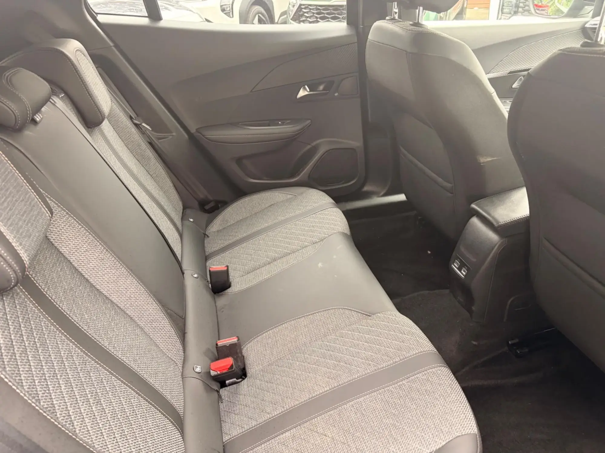 Peugeot E-2008 Image 19