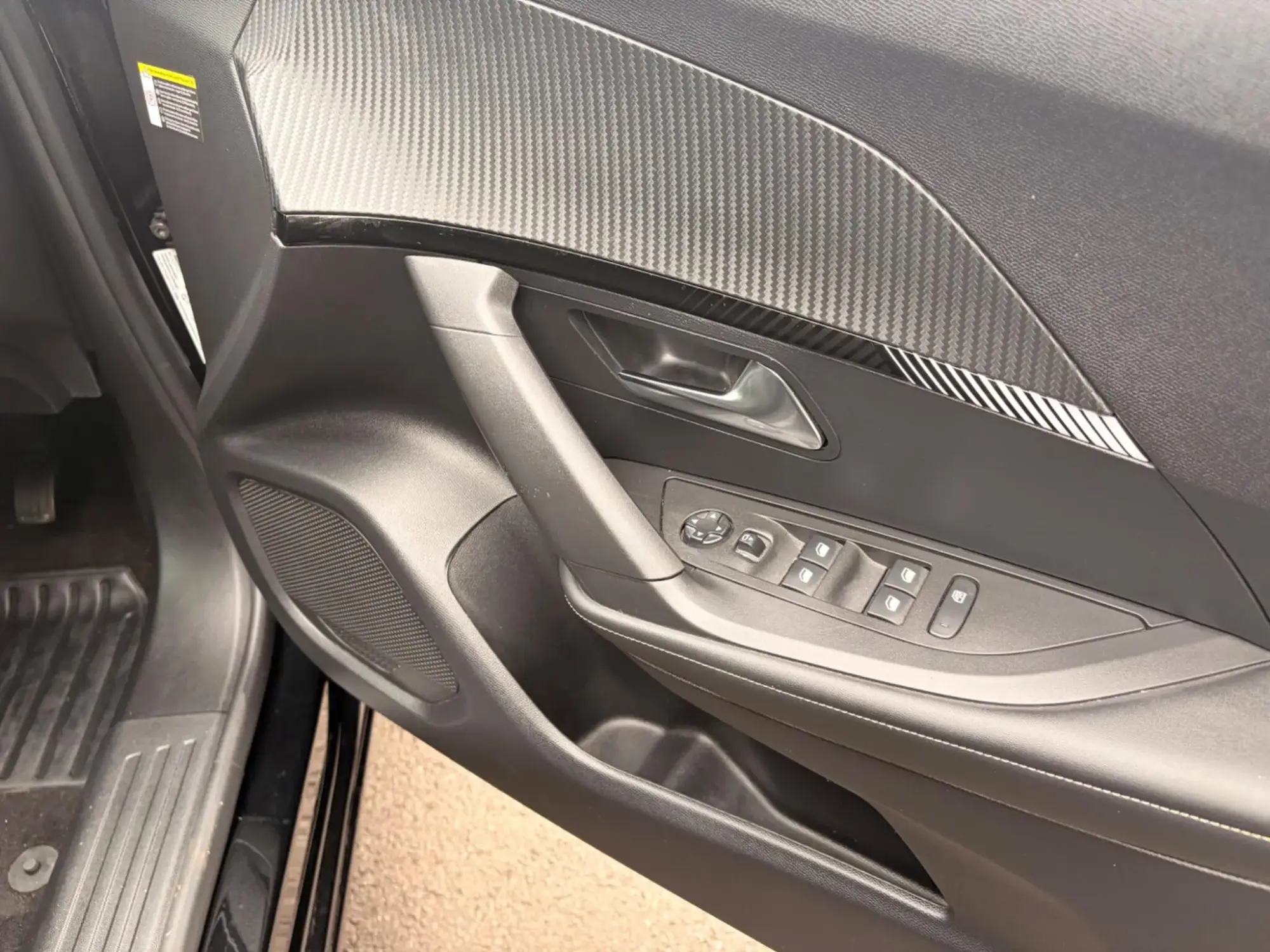 Peugeot E-2008 Image 26