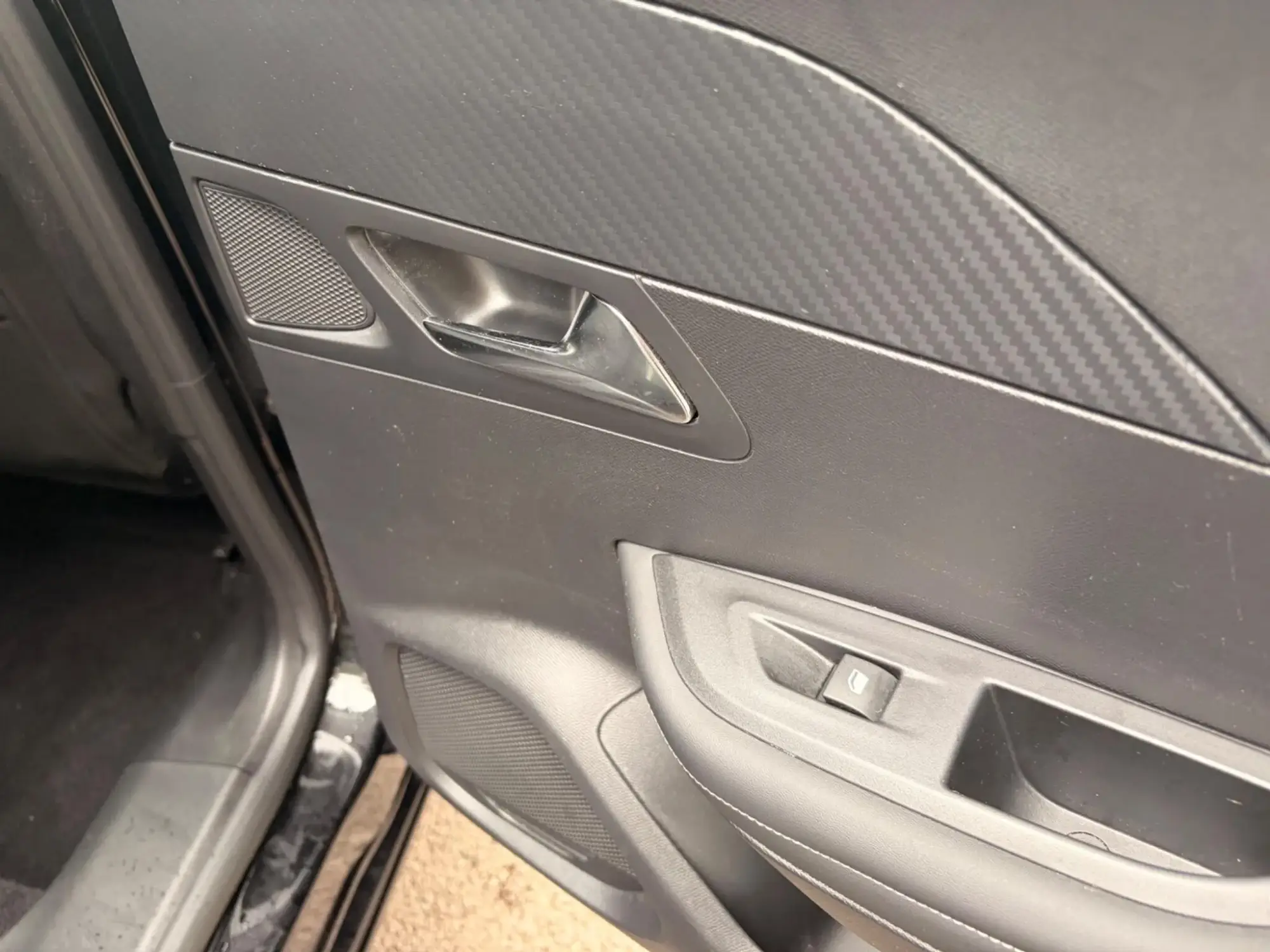 Peugeot E-2008 Image 27
