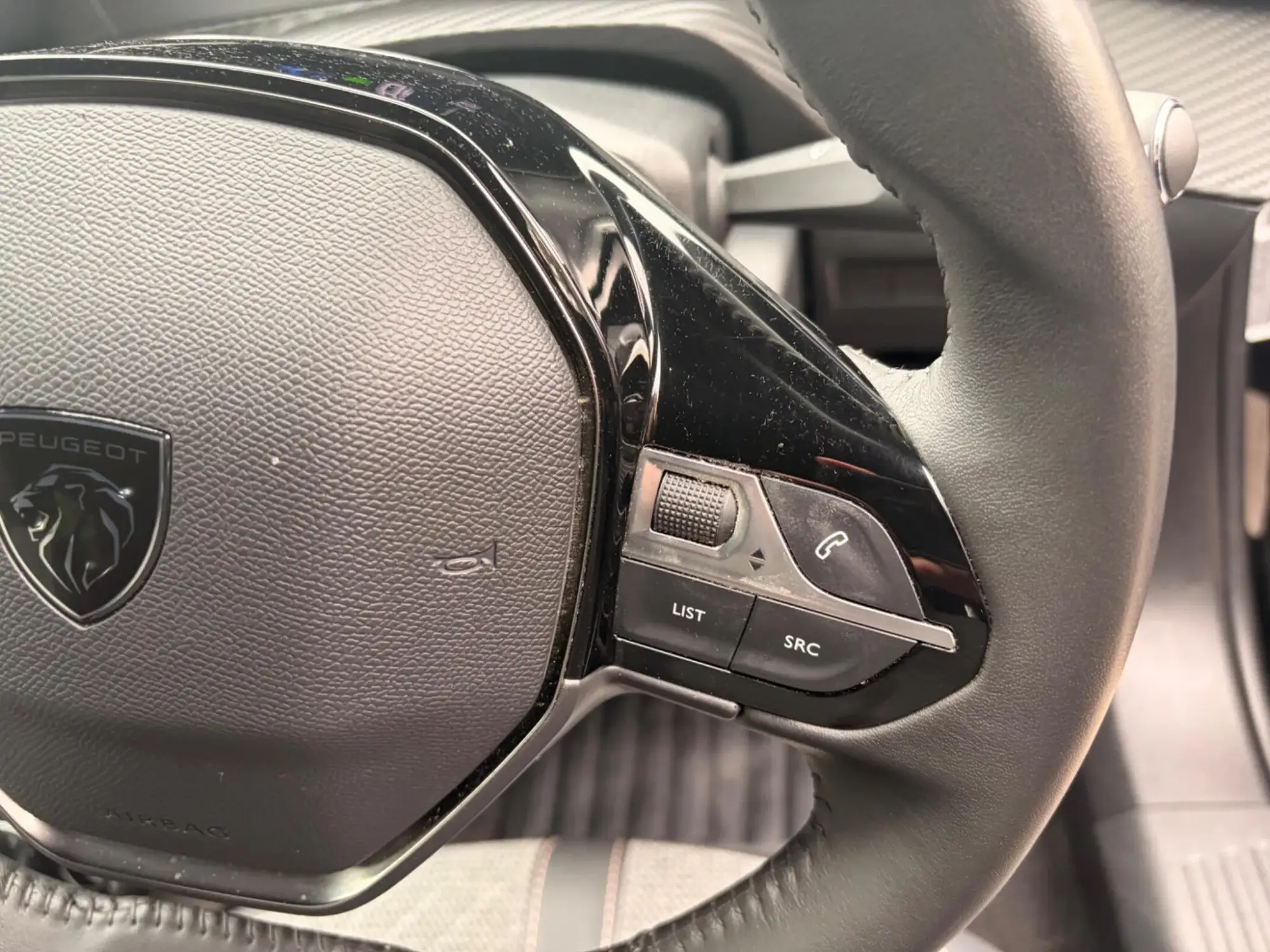Peugeot E-2008 Image 41