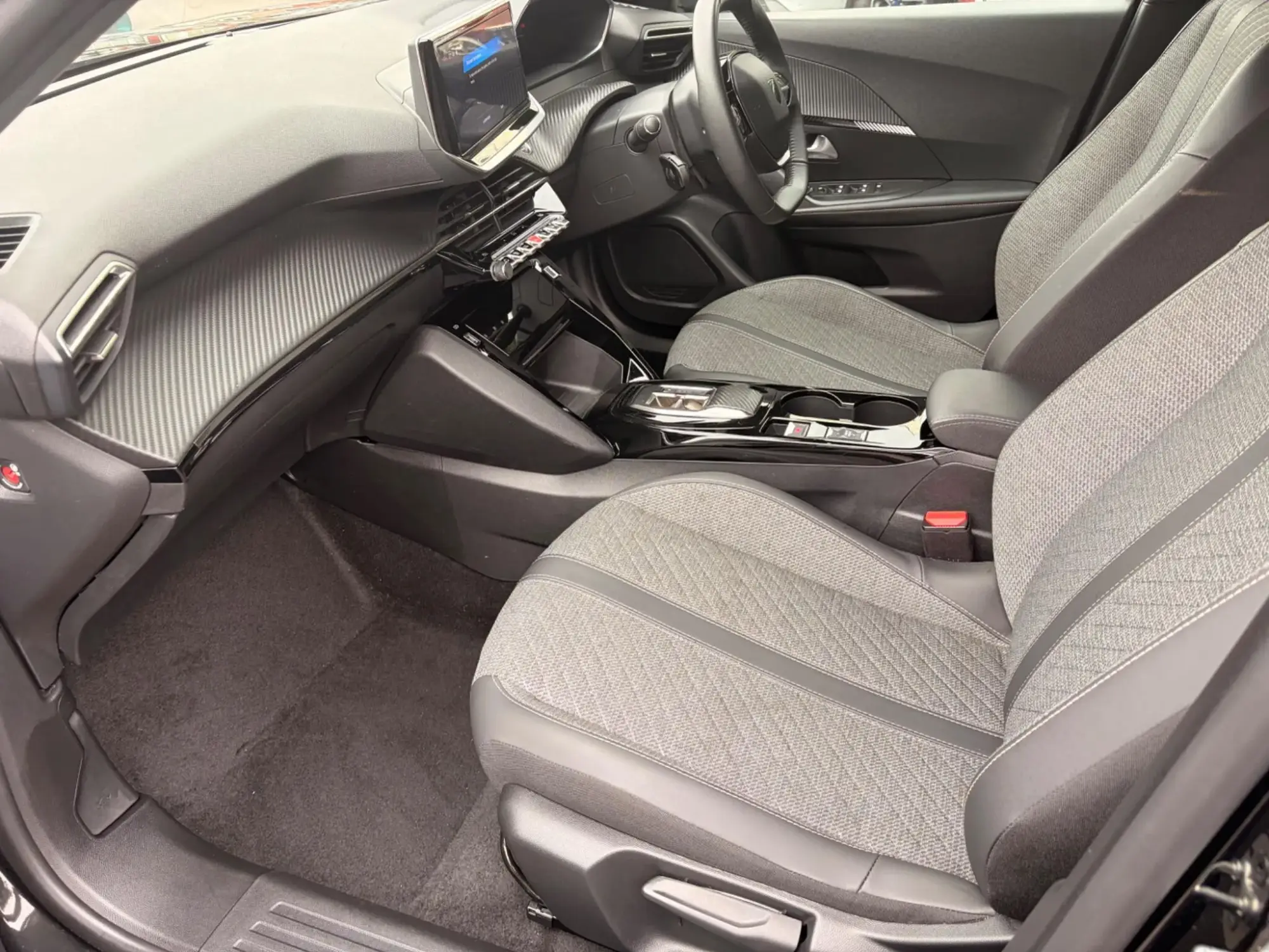 Peugeot E-2008 Image 45