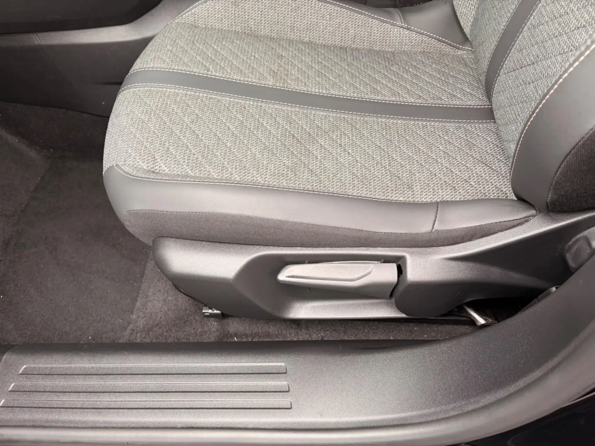 Peugeot E-2008 Image 46