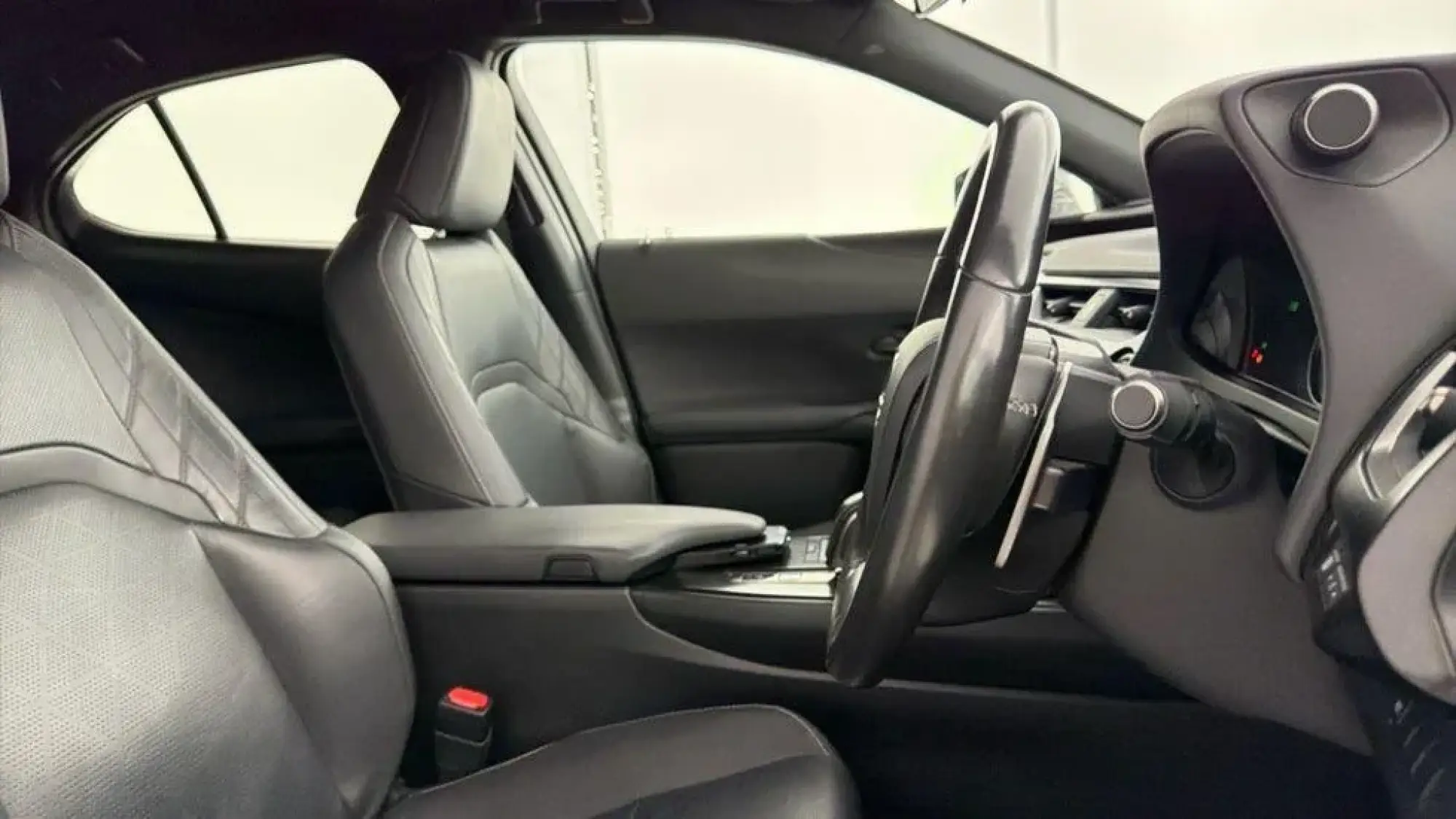 Lexus UX Image 10
