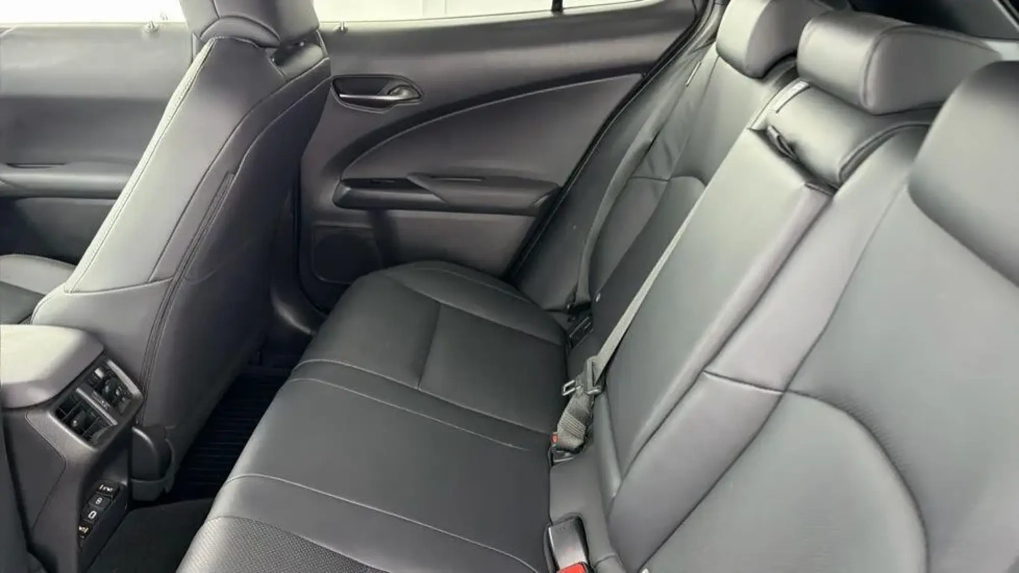 Lexus UX Image 12