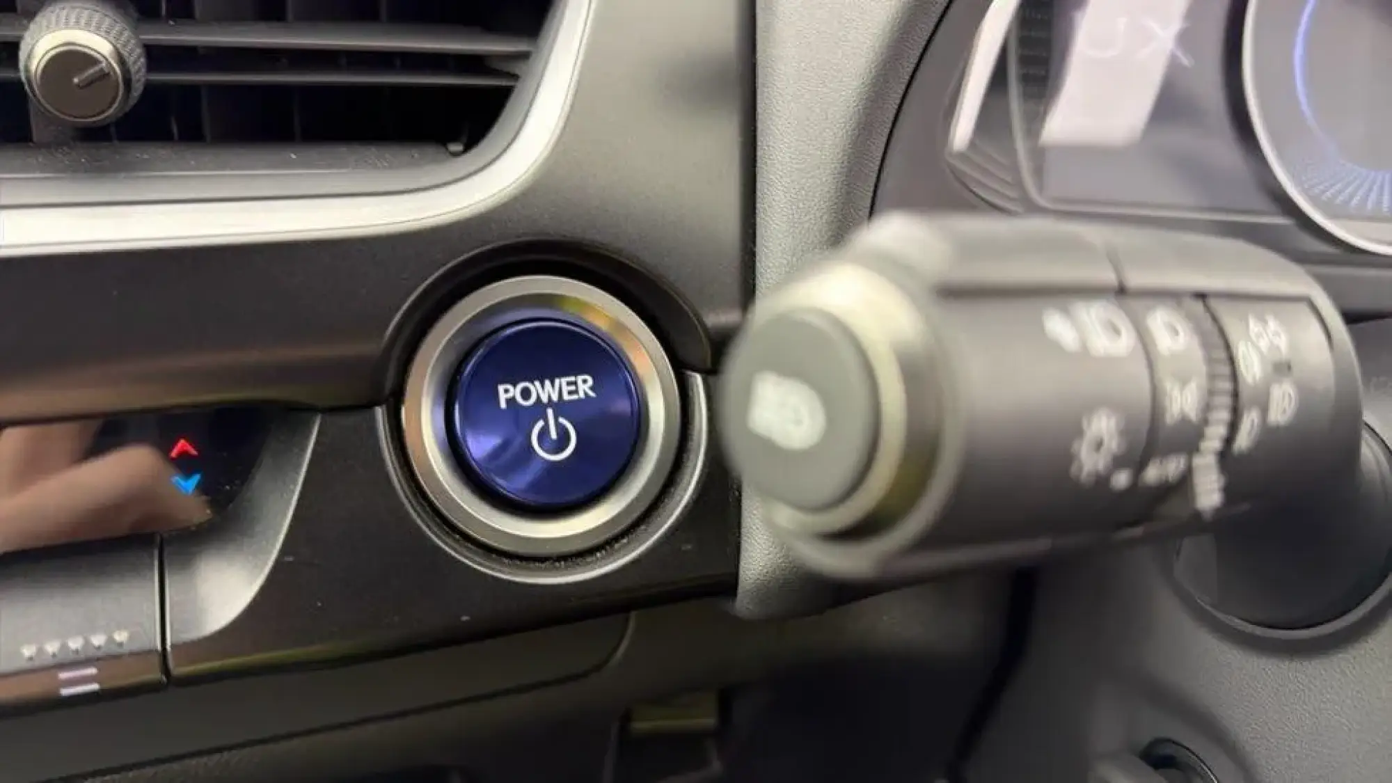 Lexus UX Image 14