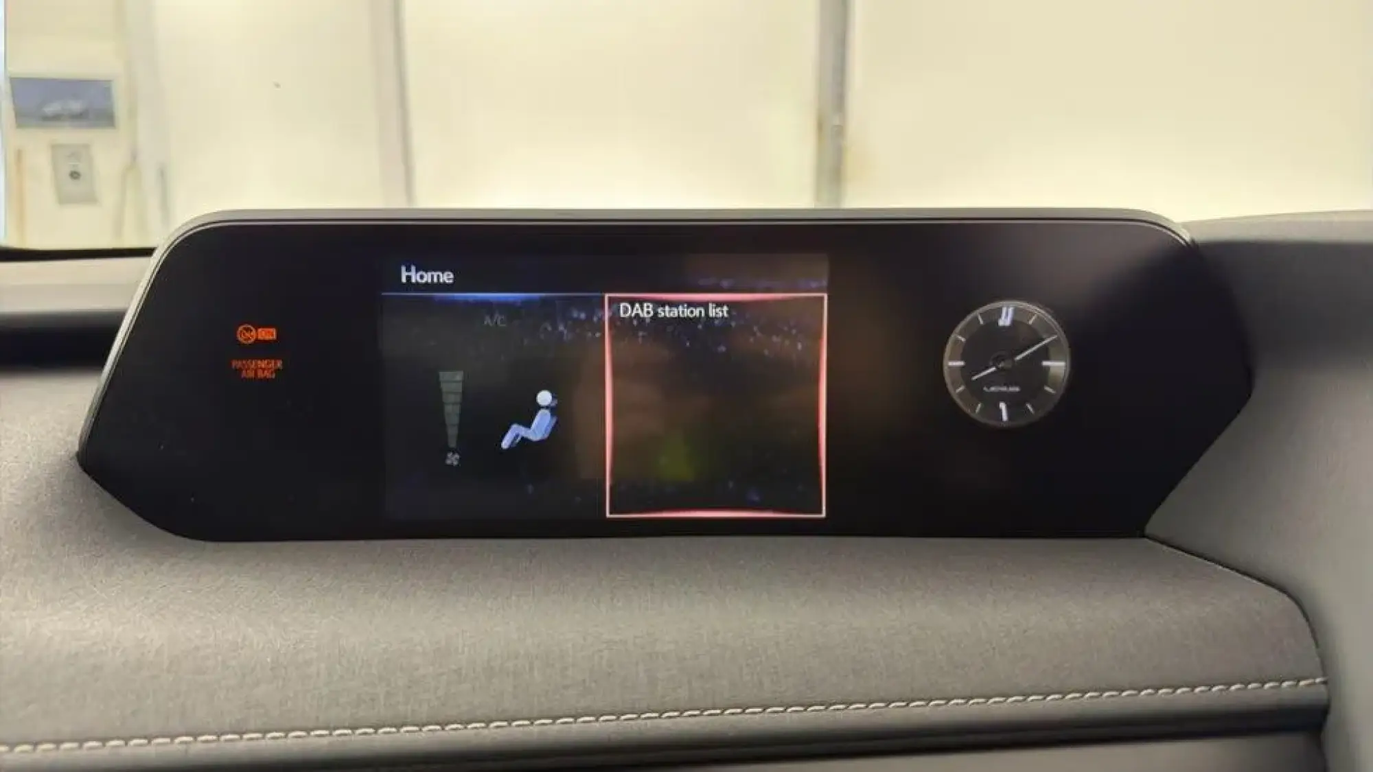 Lexus UX Image 18