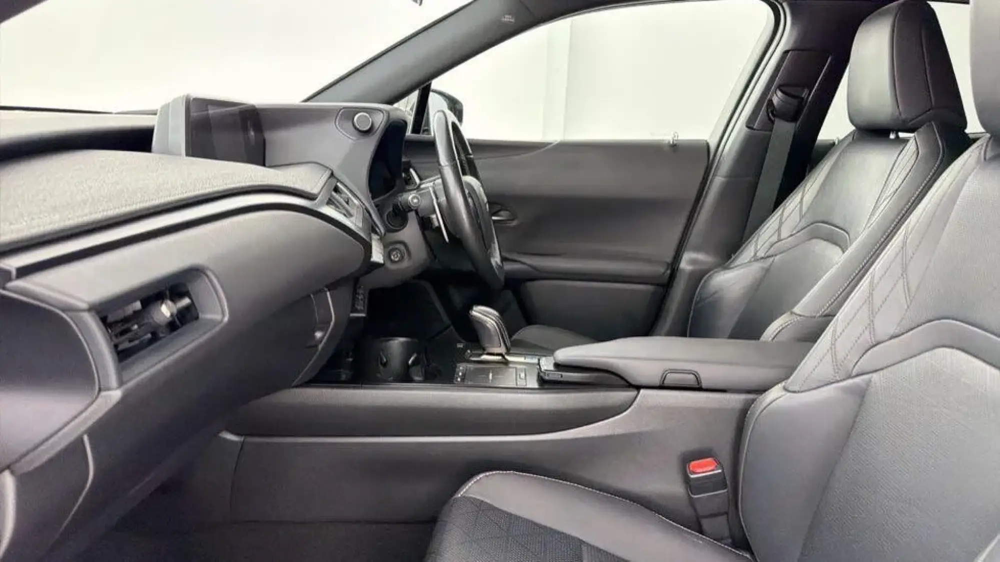 Lexus UX Image 23