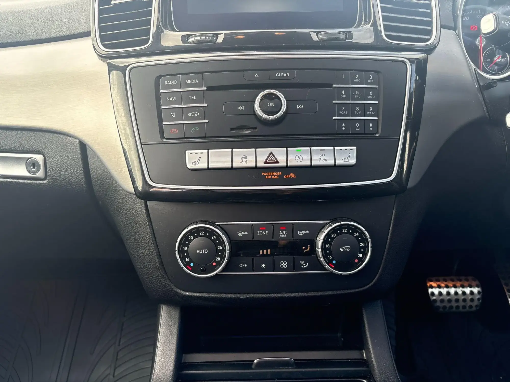 Mercedes-Benz GLE Image 25
