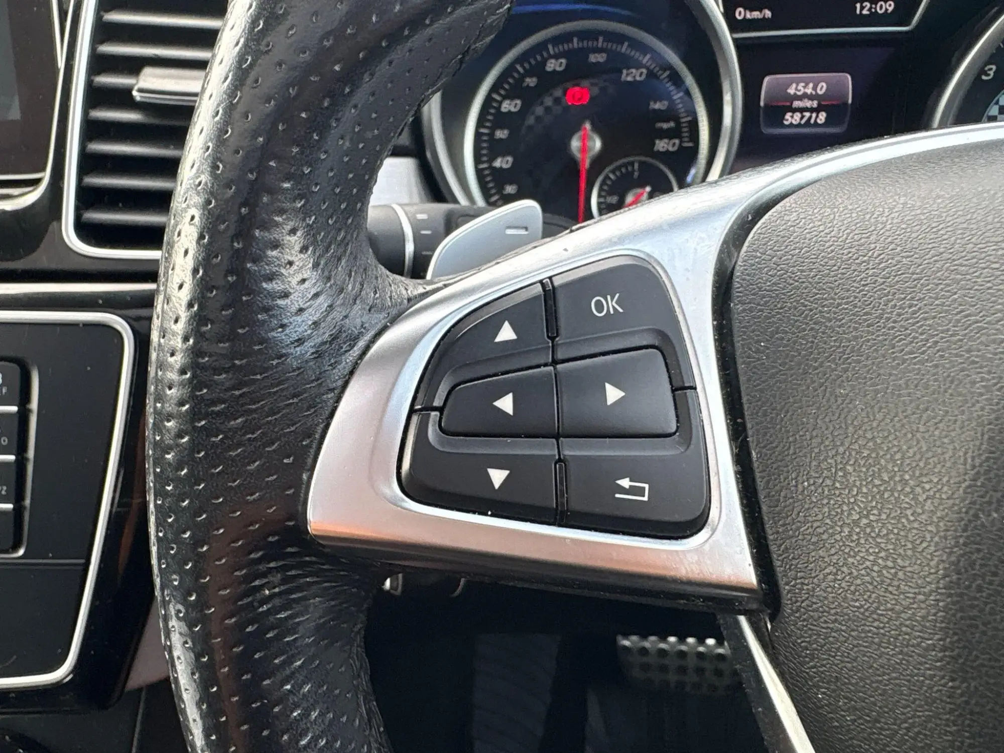 Mercedes-Benz GLE Image 28