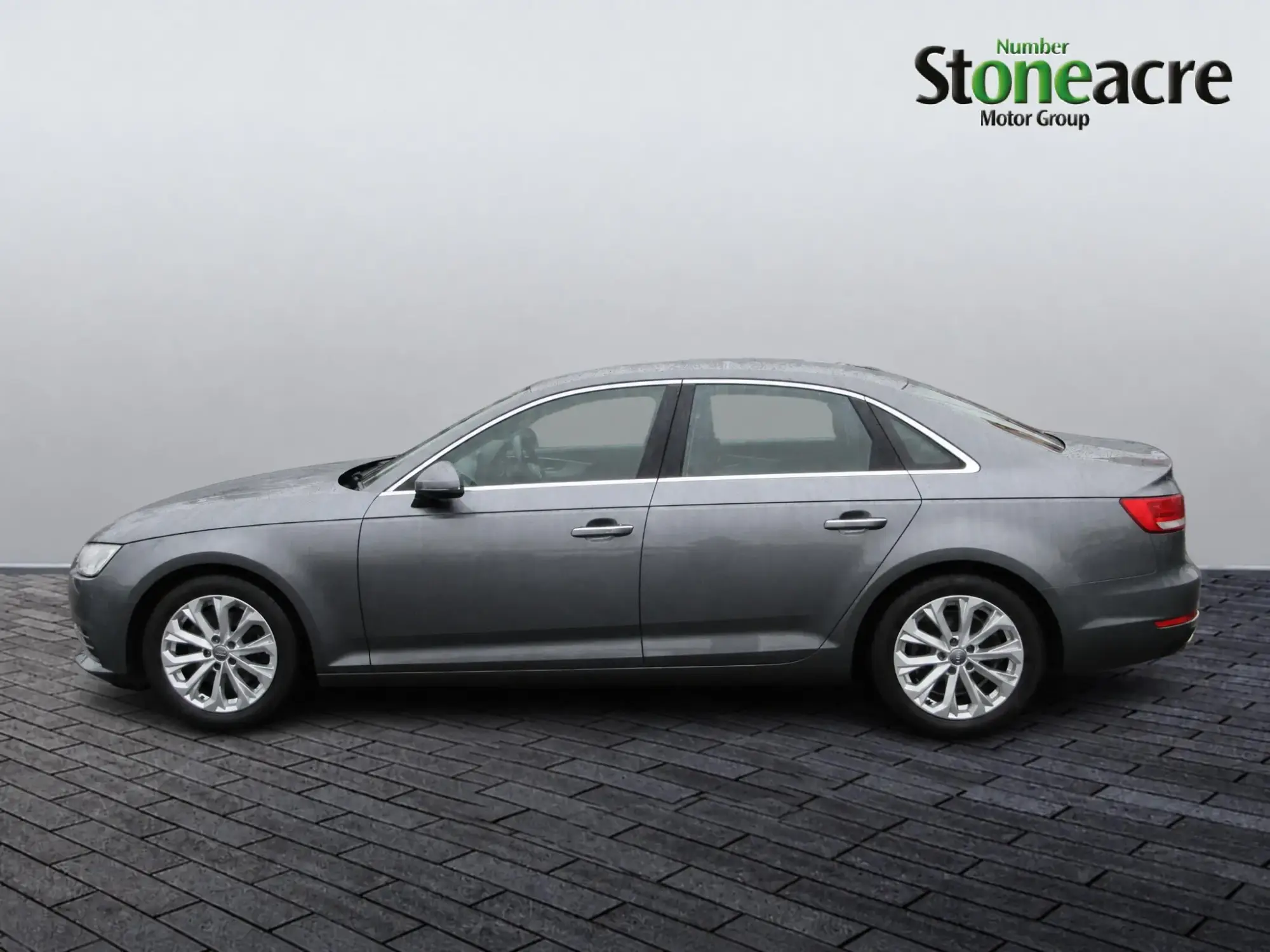 Audi A4 Saloon Image 5 Audi A4 Saloon Image 5