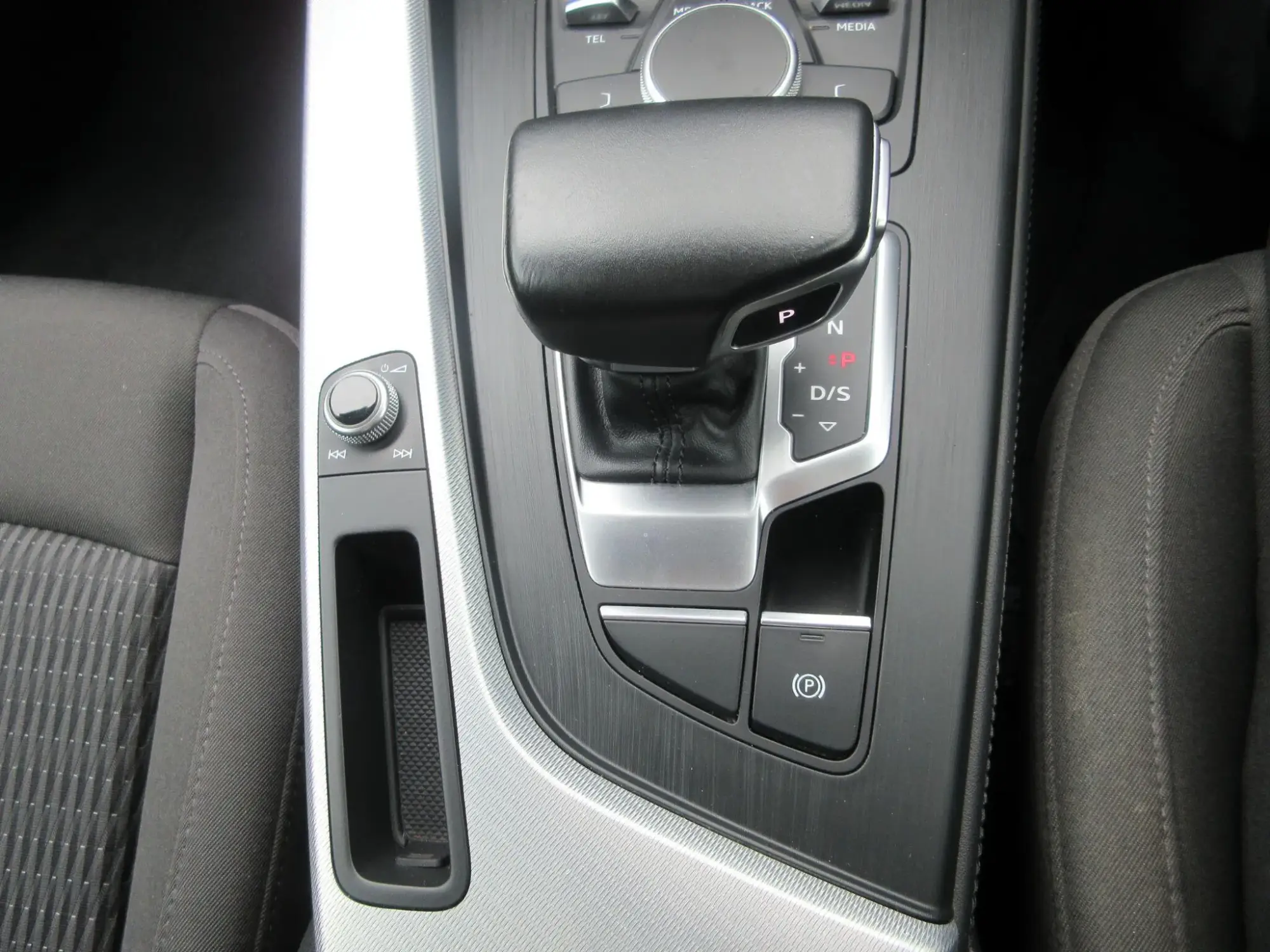 Audi A4 Saloon Image 10 Audi A4 Saloon Image 10