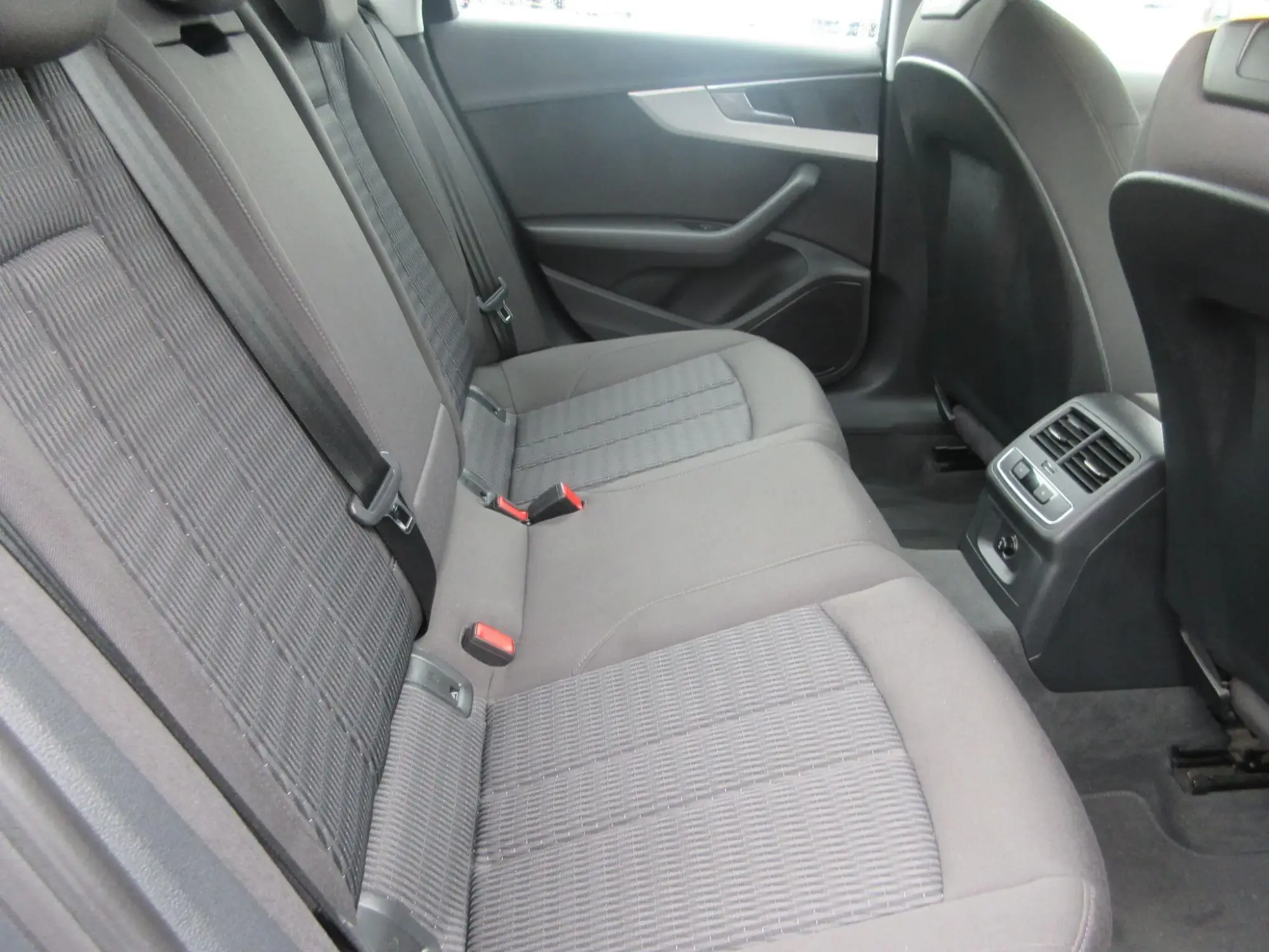 Audi A4 Saloon Image 13 Audi A4 Saloon Image 13