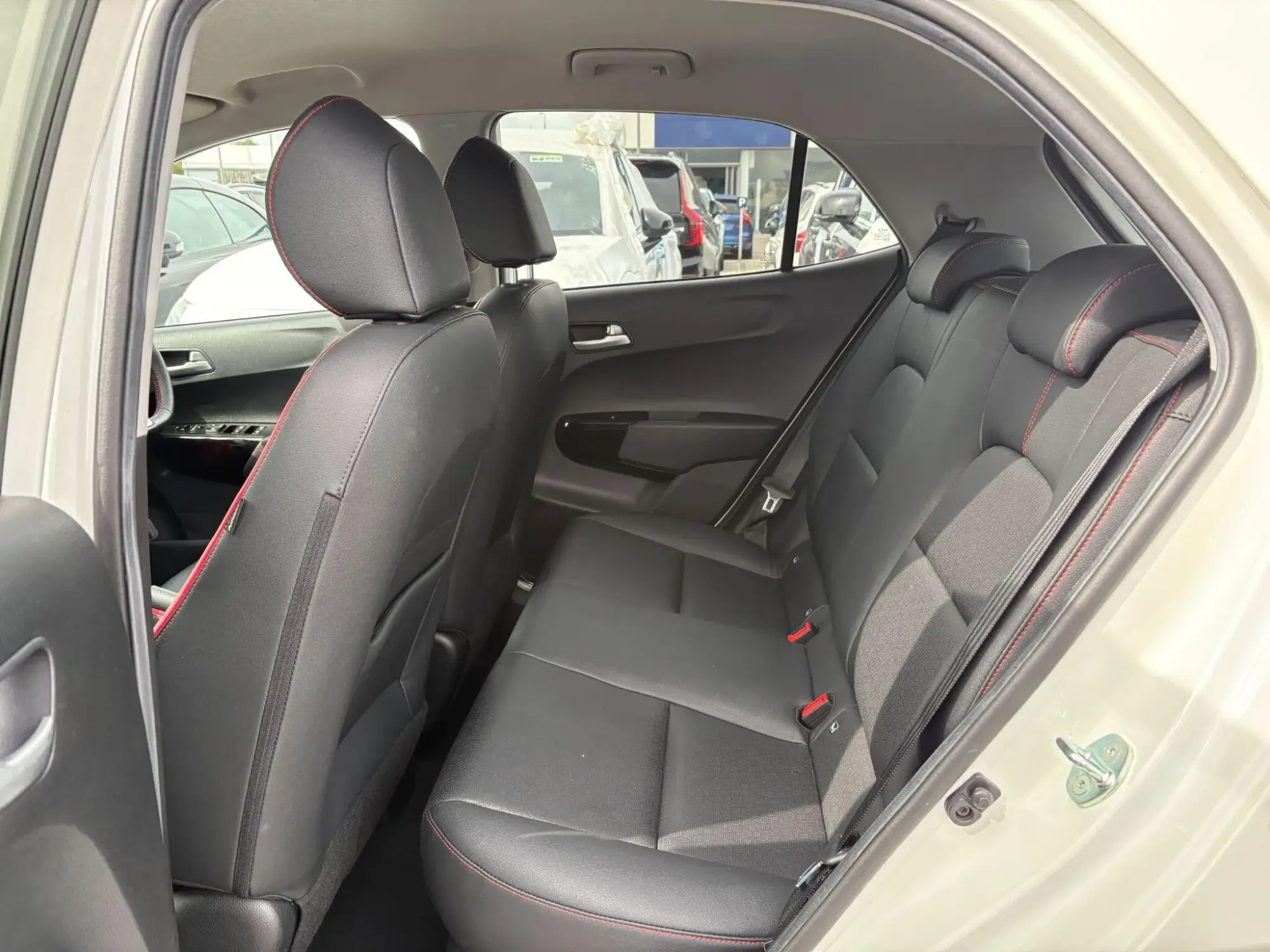 Kia Picanto Image 13