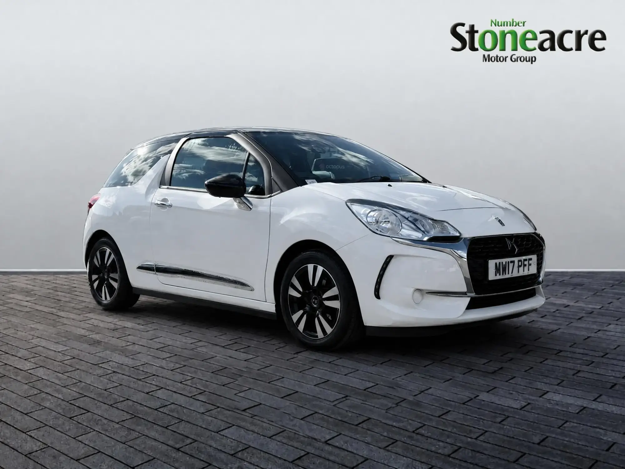 DS AUTOMOBILES DS 3 1.2 PureTech Chic Euro 6 3dr MW17PFF Image 1